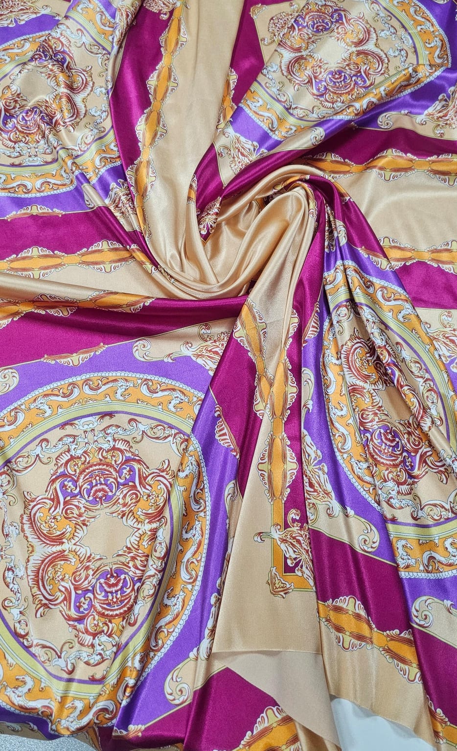 Cetim com lycra estampado lenço - Comprimento1,20 m x Largura 1,50 m 