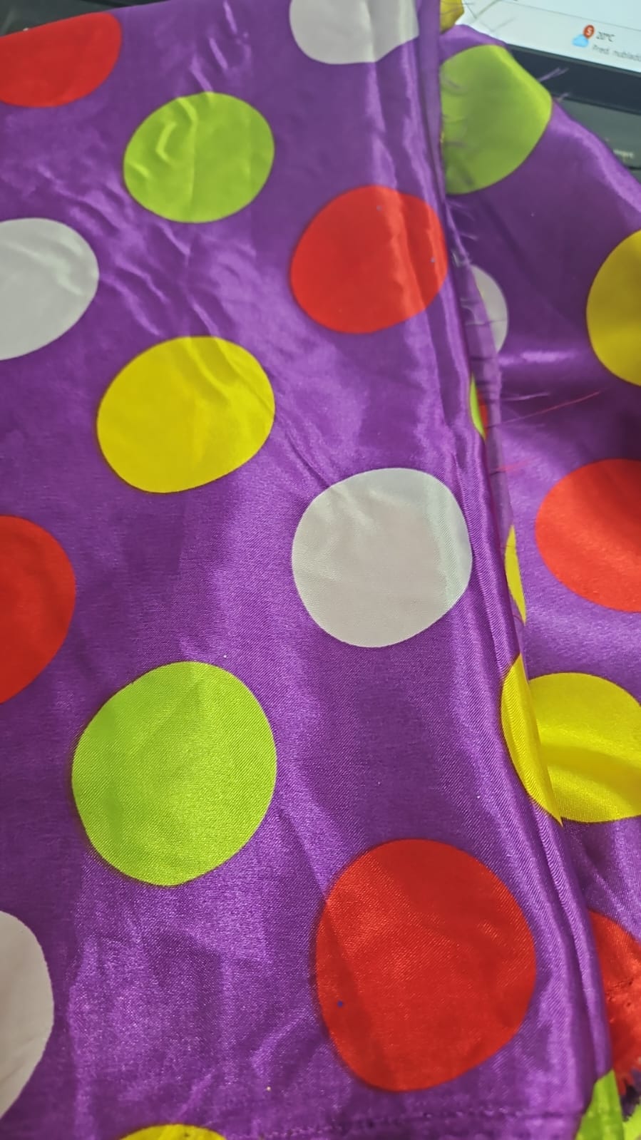 Cetim Roxo Bolas Coloridas - Largura 1,47 m x Comprimento 3 m  