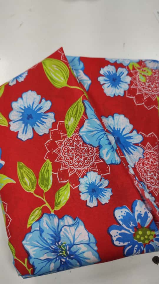 Chitão Estampado Fundo Vermelhos com Mandalas - Comprimento 4 m x Largura 1,40 m 