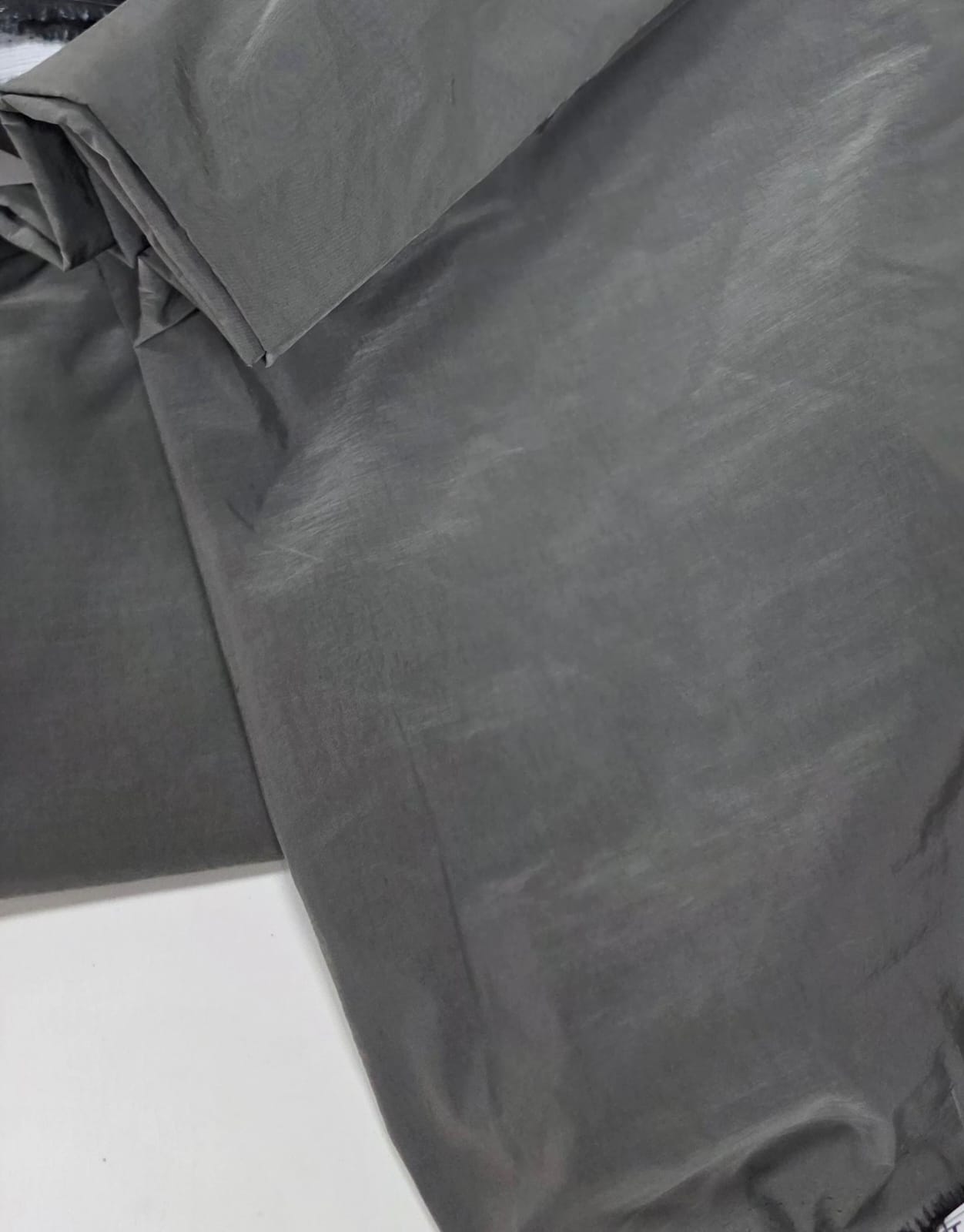 Corta vento cinza - Comprimento 1,60 m x Largura 1,50 m 