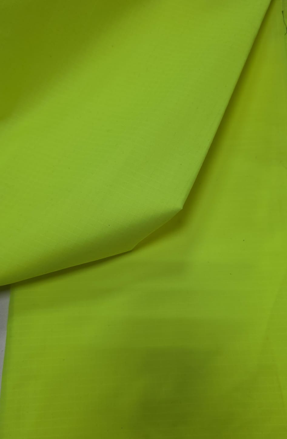 Corta vento ripstop neon COM SUJEIRA - Comprimento 1,70 m x Largura 1,40 m