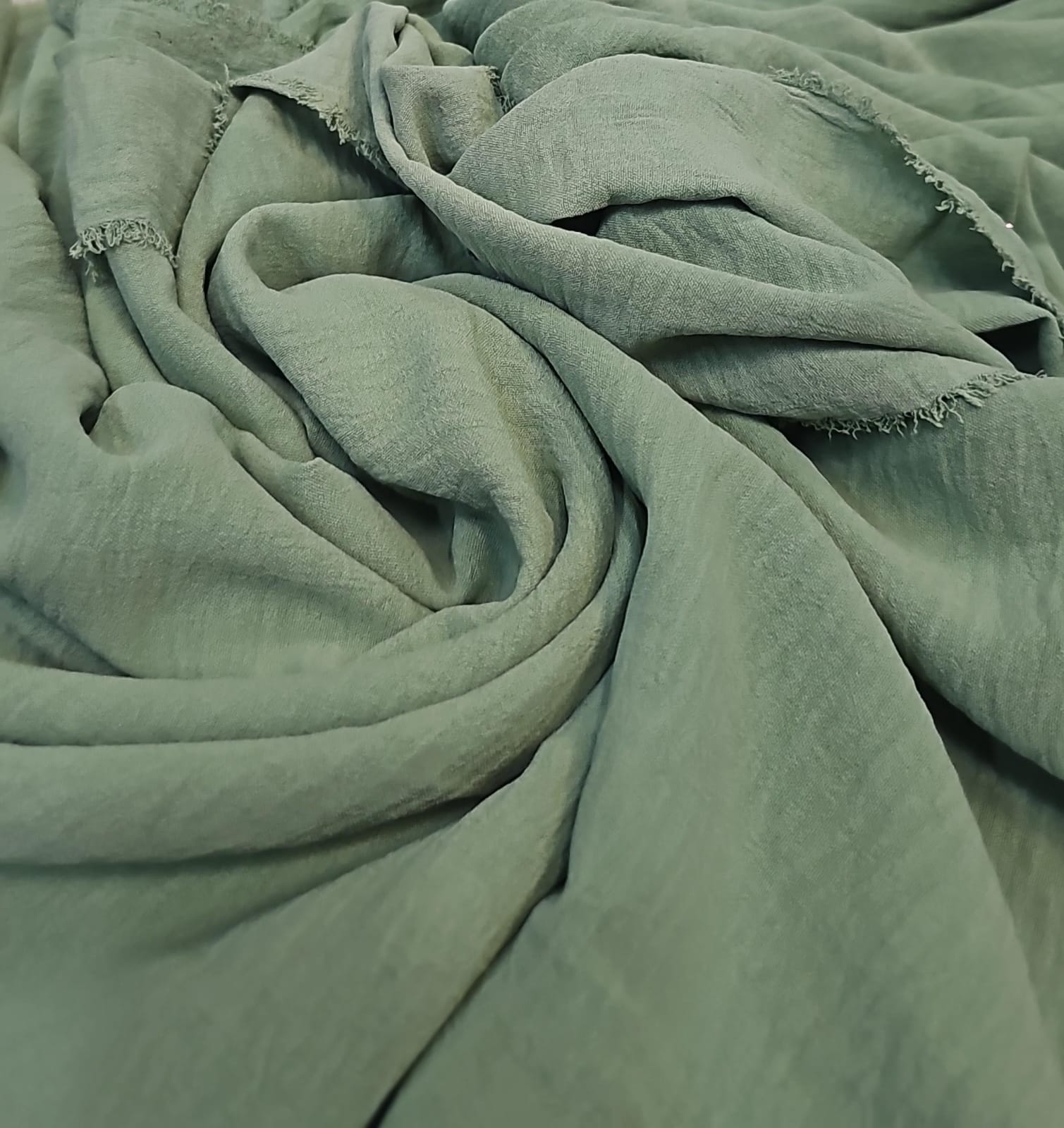 Crepe Air flow verde - largura  1,45 m x Comprimento1,40 m 