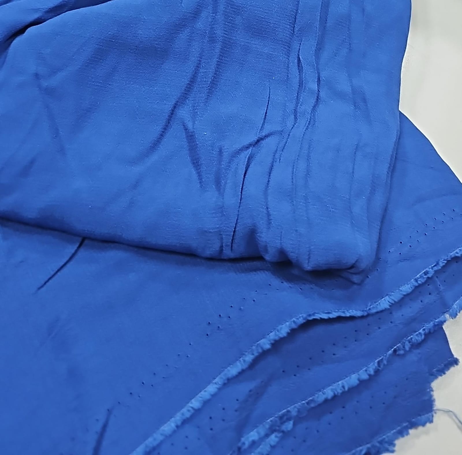 Crepe de viscose azul amassado e sujeiras - Largura 1,50 m x Comprimento1,50 m 