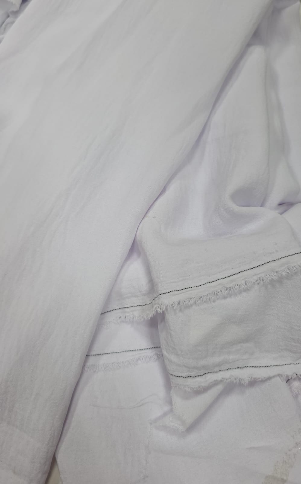 Crepe duna branco com manchas- Comprimento 1 m x Largura 1,45 m 