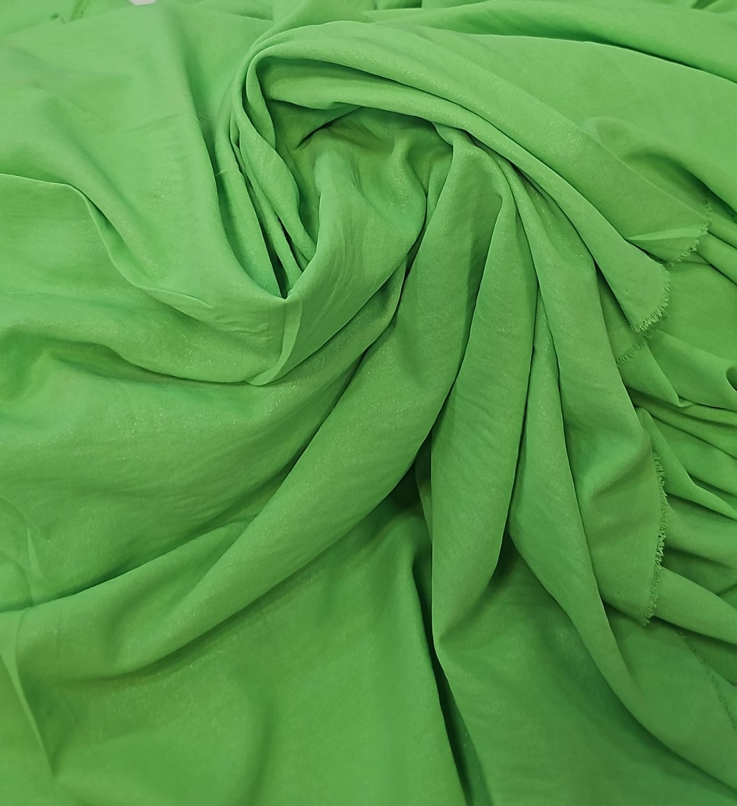 Crepe duna verde maça com foil - largura  1,45 m x Comprimento 5 m 