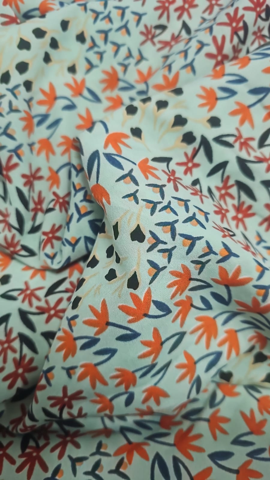 Crepe Haya Estampado Flores laranja Fundo Verde claro - Comprimento 3 m x Largura 1,40 m