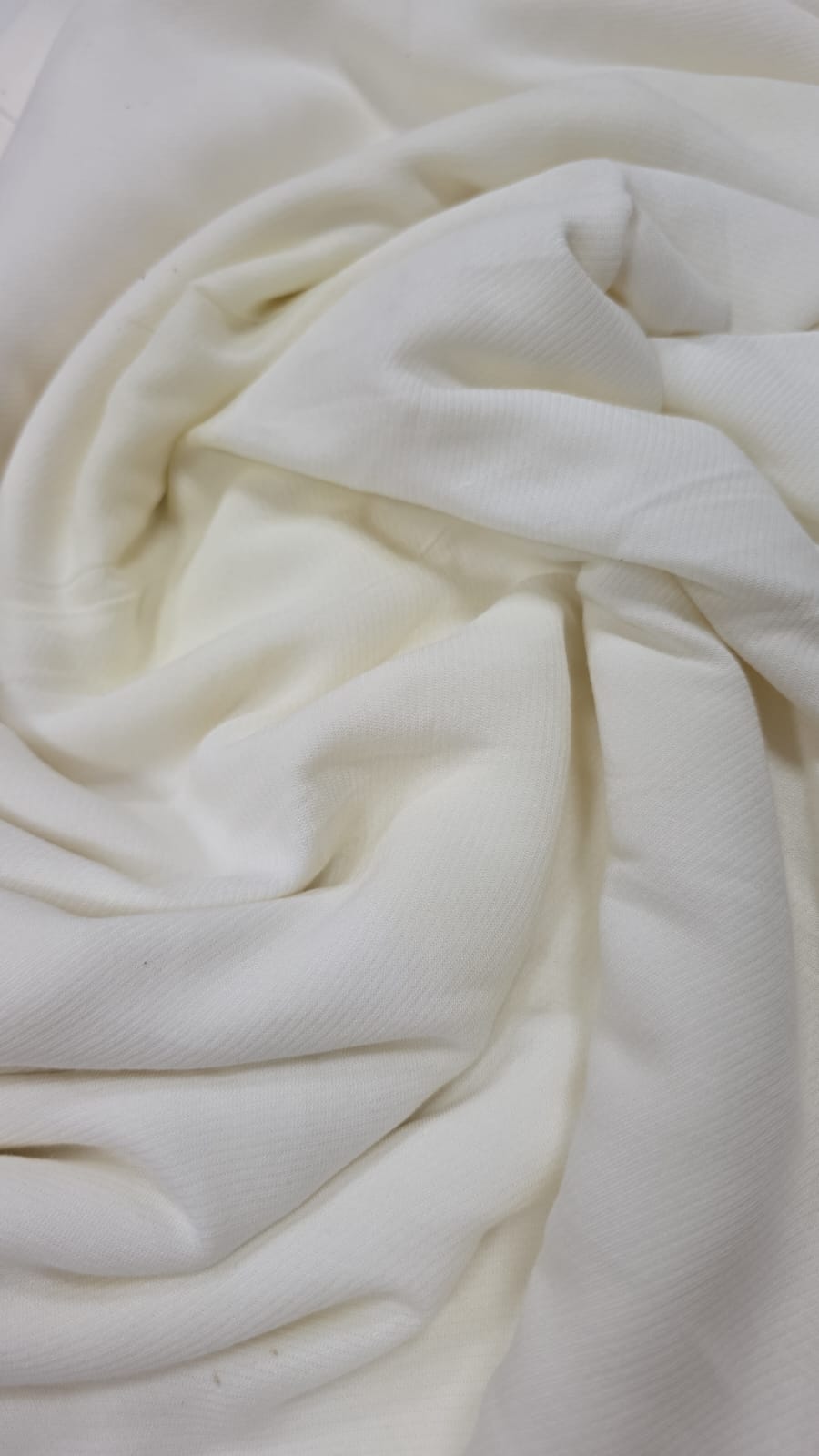 Crepe sarjado com manchas off white- Comprimento  3,50 m x Largura 1,40 m  