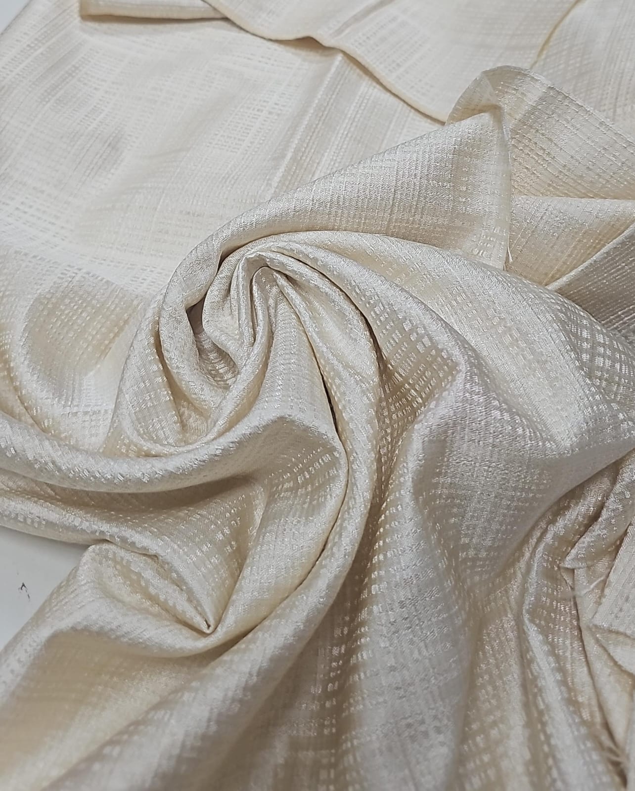 Gobelem adamascado leve creme - Largura 1,30 m x Comprimento 0,80 cm