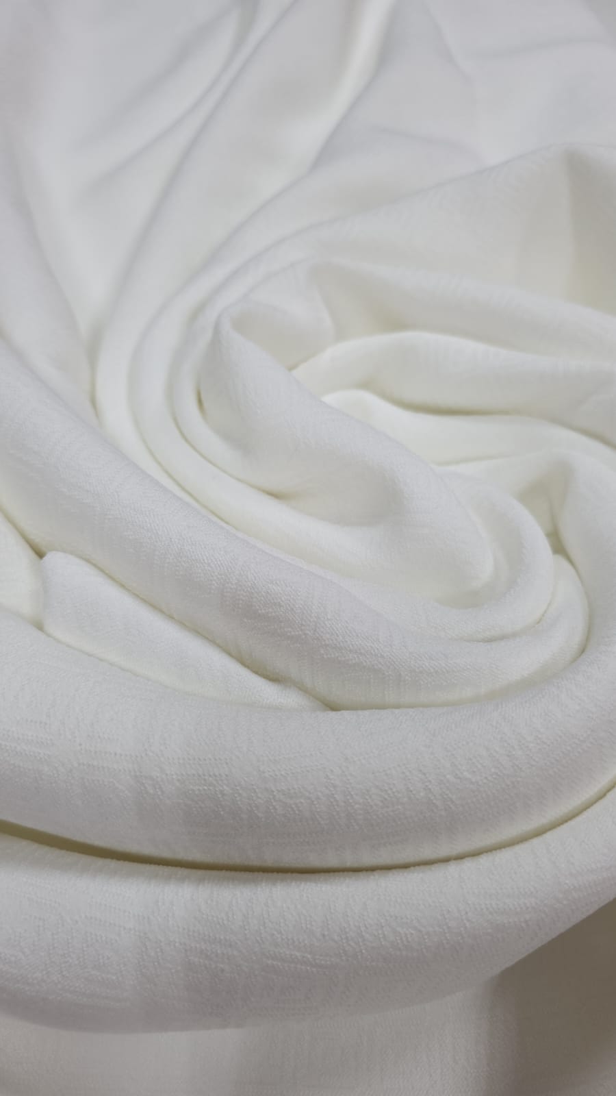 Jacquard balmain focus off white - Comprimento 4 m x largura 1,47 m