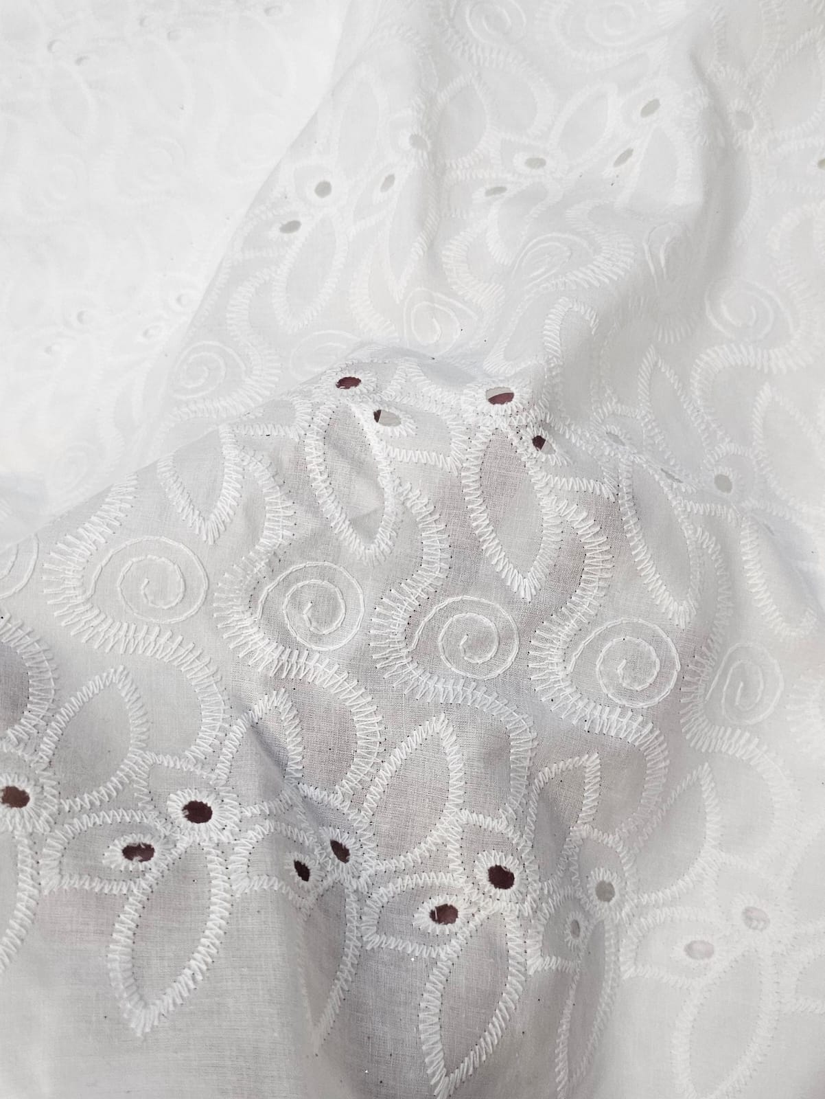 Layse bordada off white Udine premium 100% algodão  Comprimento 5 m x Largura 1,40 m   