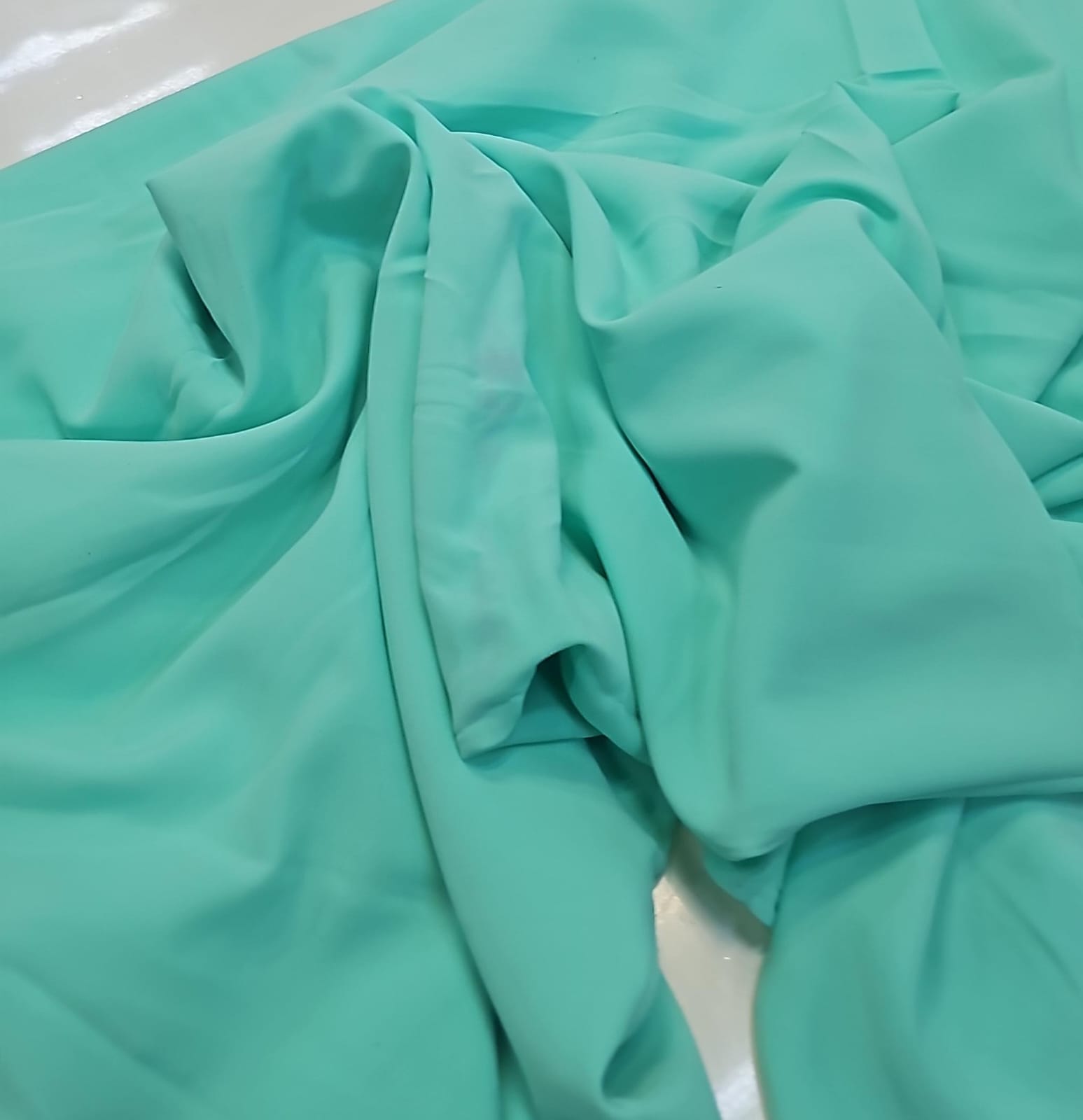 Malha gloss tiffany com manchas - Comprimento 3 m  x Largura 1,47 m 