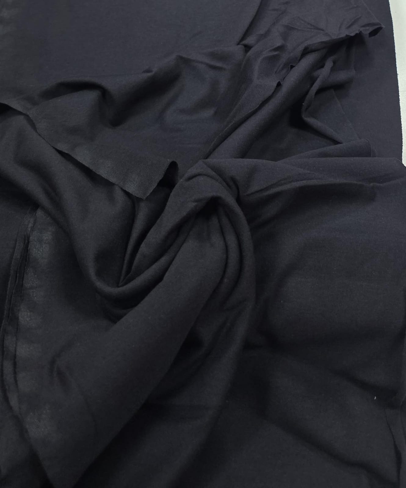 Malha visco lycra preta - x Comprimento 0,80 cm x Largura 0,35 cm - com 15 cortes