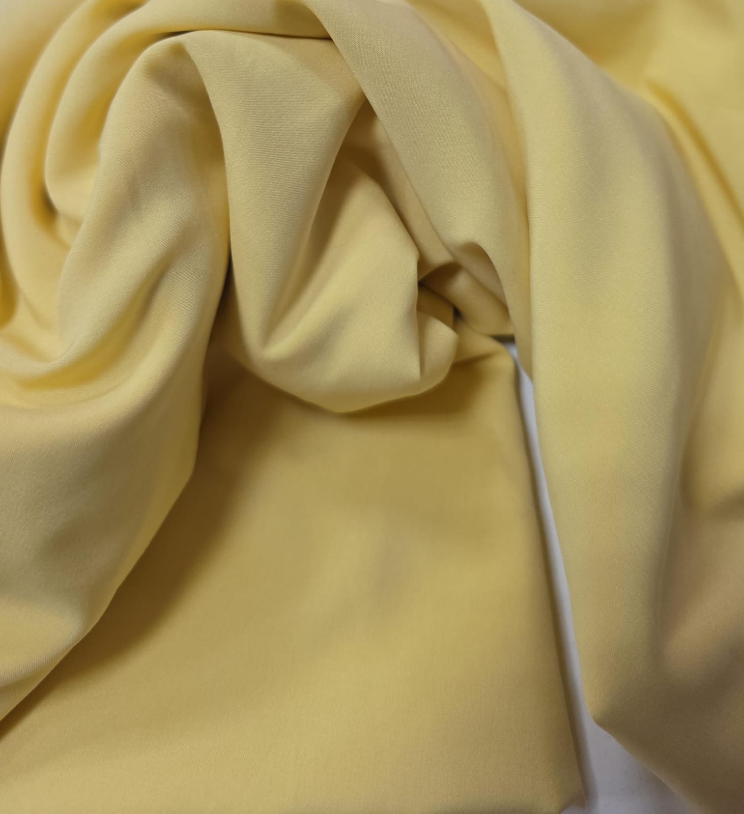 Micro fibra toque de pêssego amarelo claro com elastano - Comprimento 3 m x Largura 1,40 m