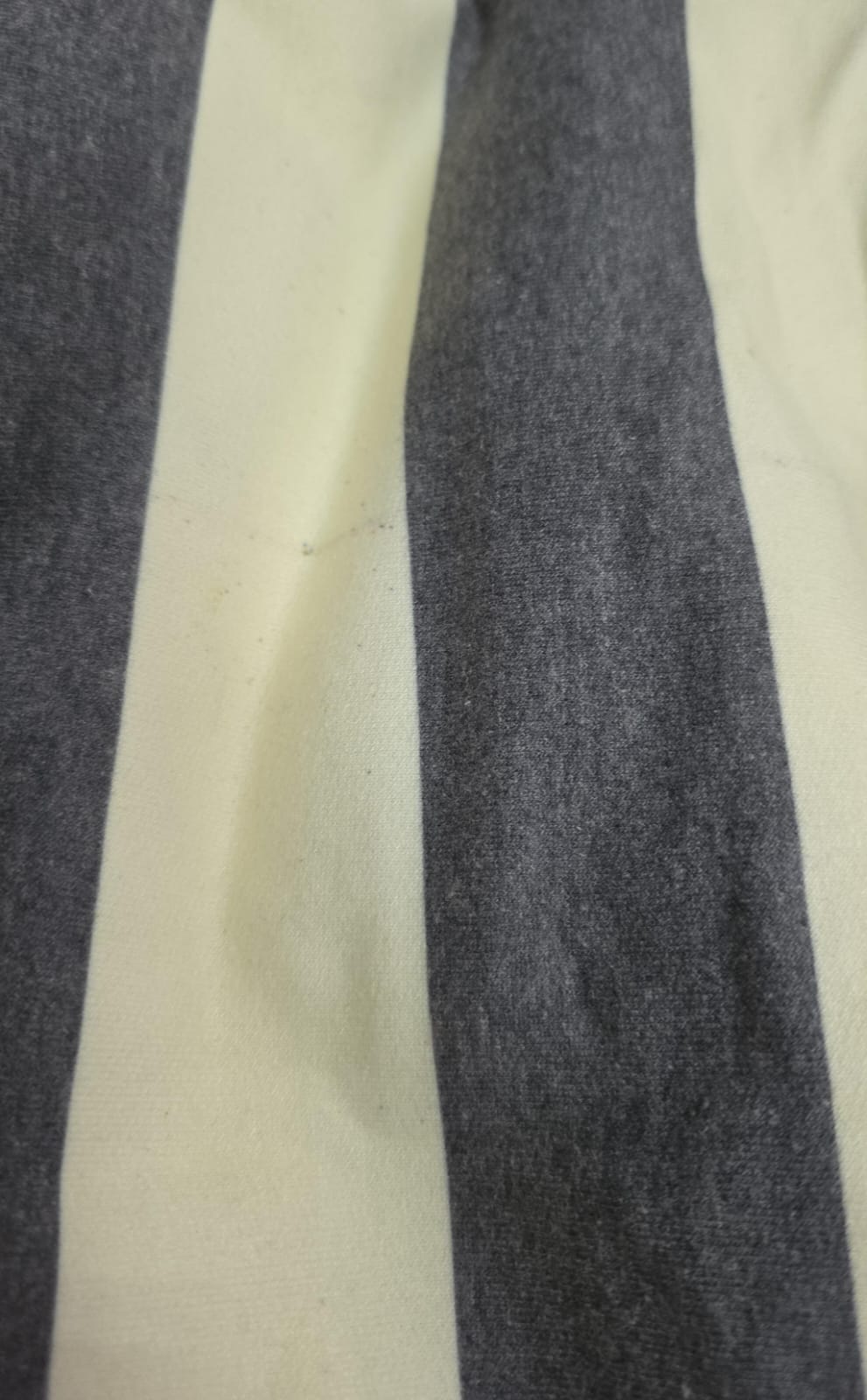 Moletom pesado listrado cinza e amarelo - Comprimento 0,80 cm x Largura 2 m 