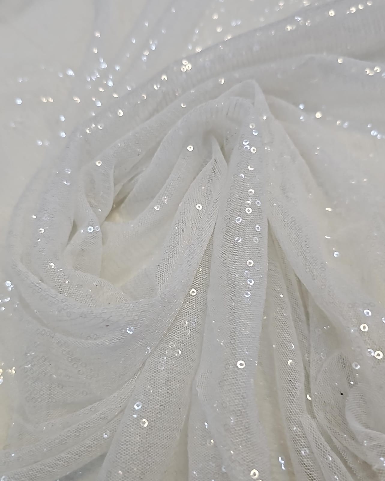 Paetê bordado transparente com defeitos - Largura 1,40 m x Comprimento 3 m 