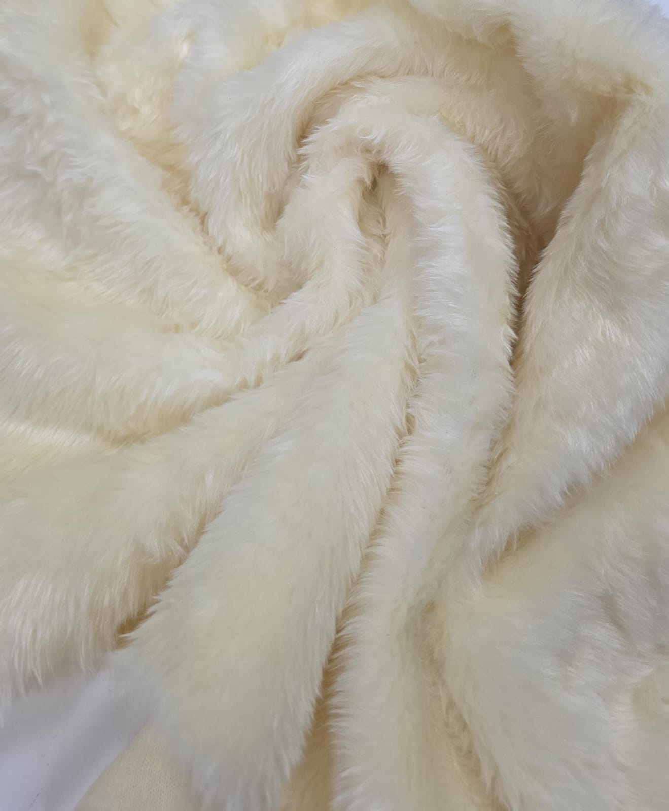 Pelúcia amarela pelican - Comprimento 0,40 cm x Largura 1,70 m