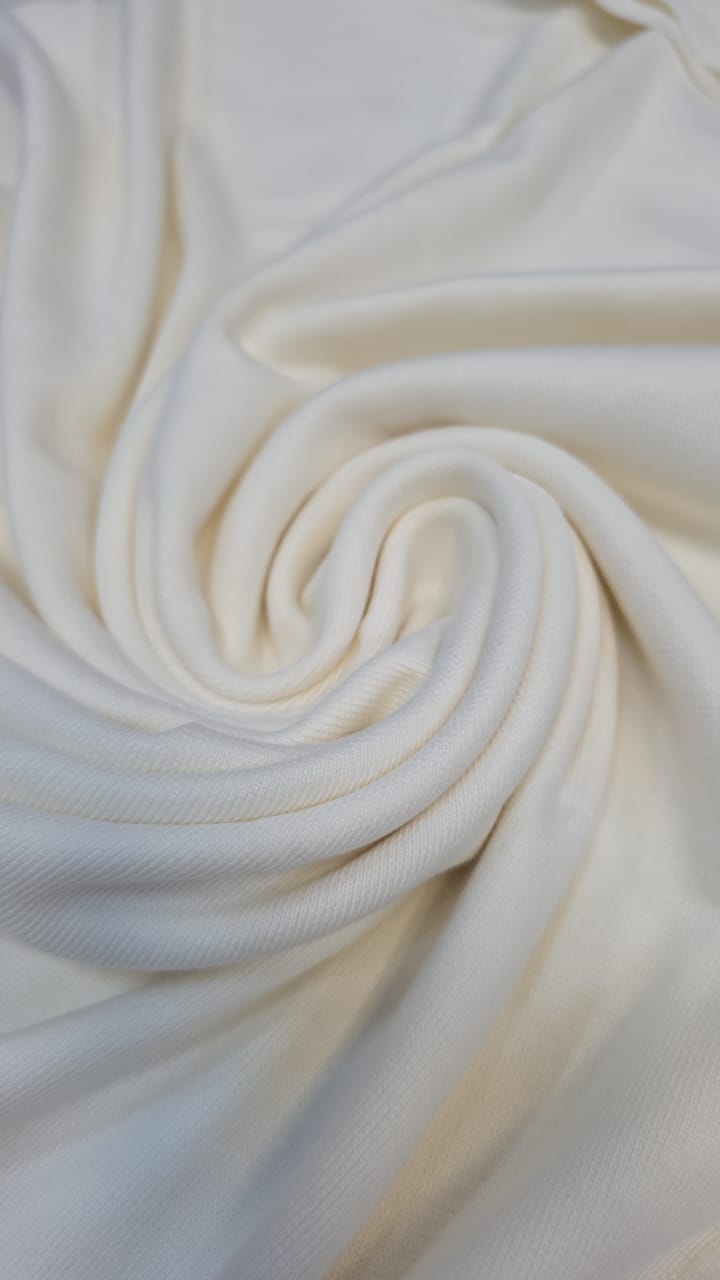 Punho tubular creme (pequenas sujeiras) - Comprimento 1,10 m x Largura 0,48 cm