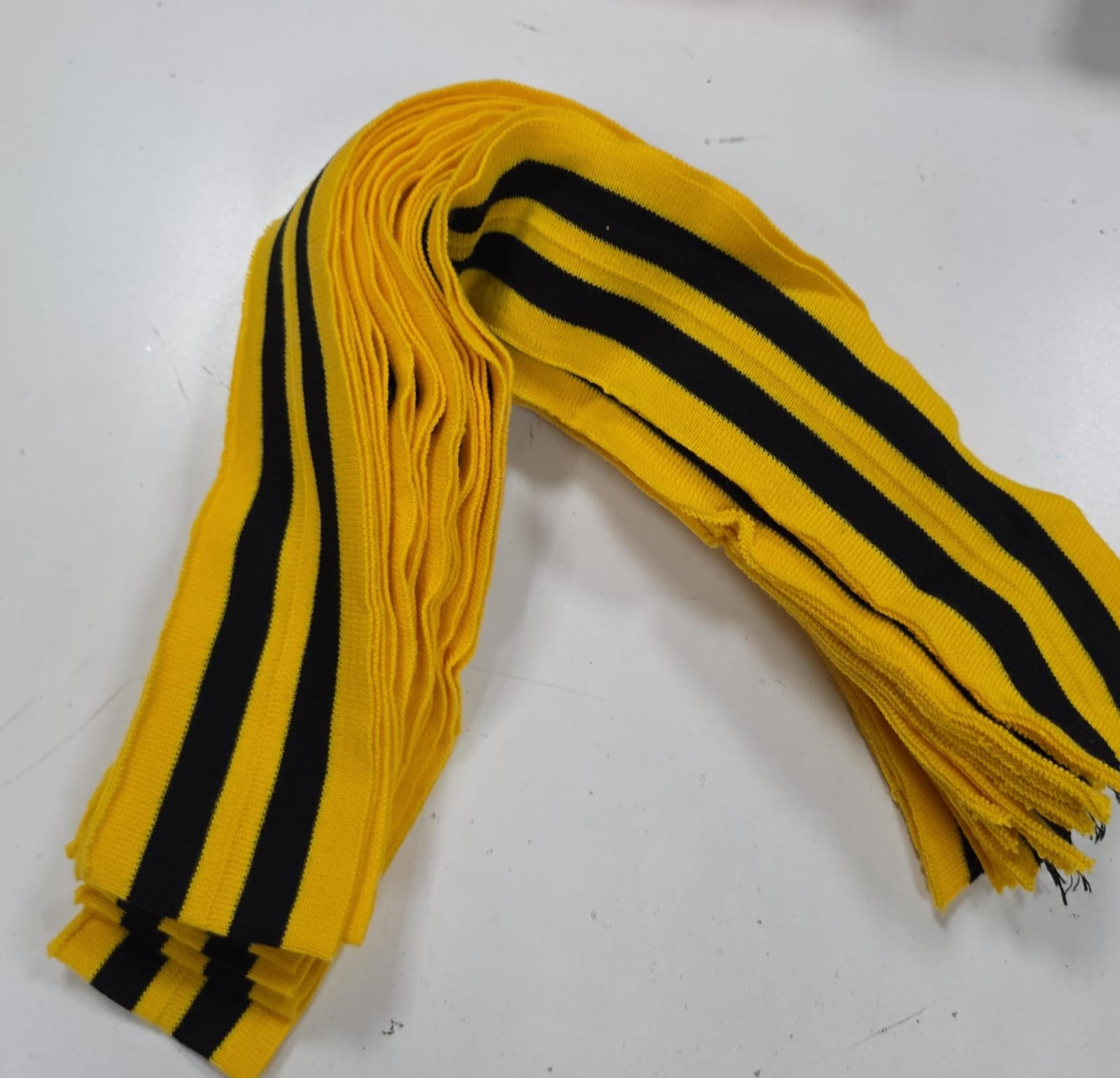 Retilínea tritex Preto e amarelo  10 peças  - Comprimento 1 m x Largura 5 cm