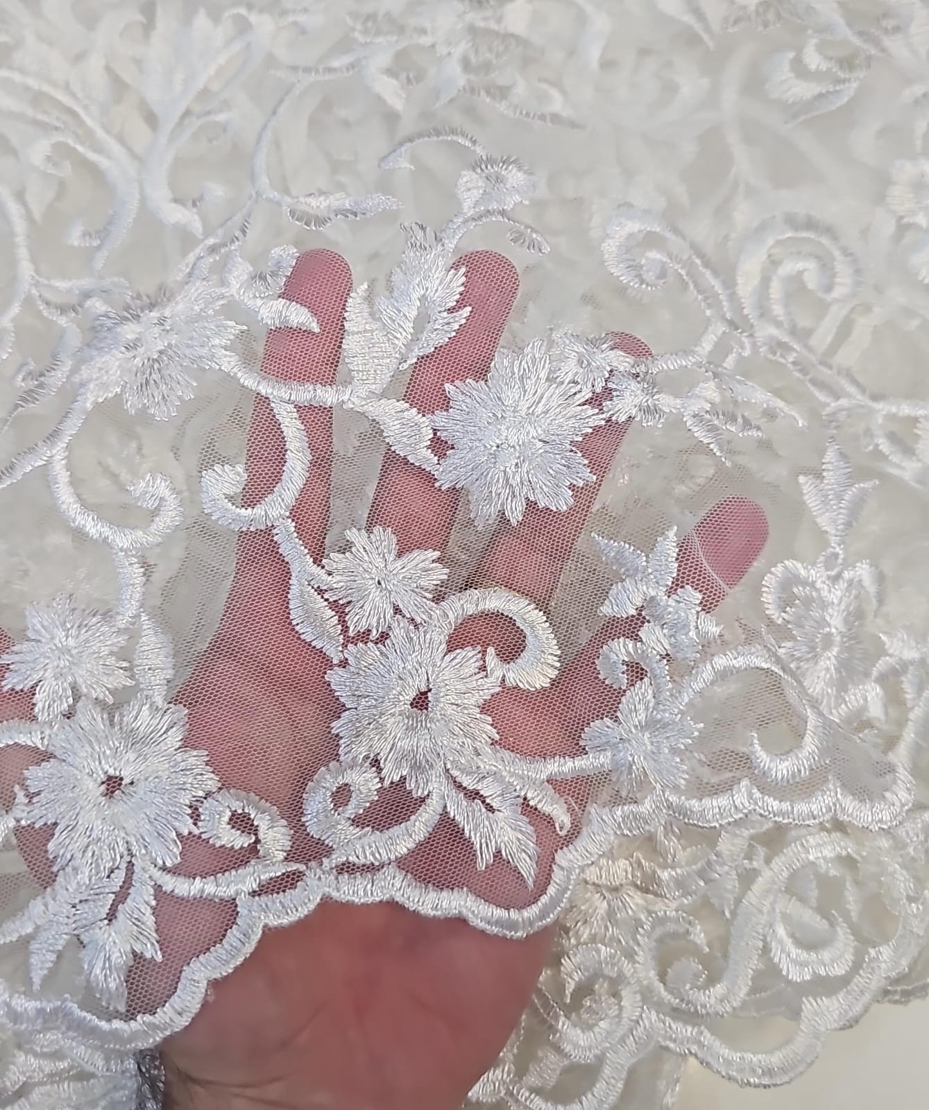 Tule bordado off white st601   - Comprimento 2 m x Largura 1,40 M