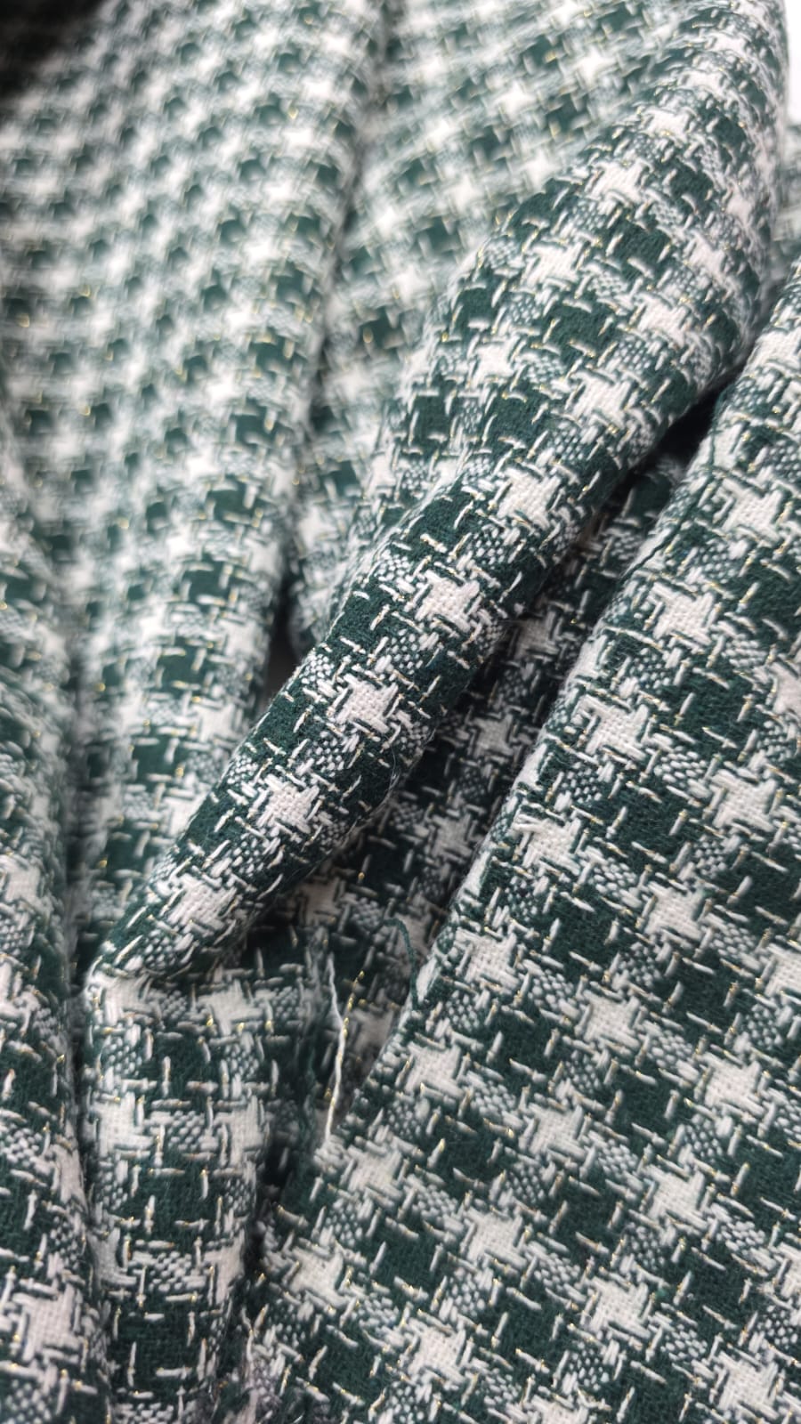 Tweed xadrez verde e branco com fio metálico dourado ST01 - Comprimento 2,60 m x Largura 1,47 m