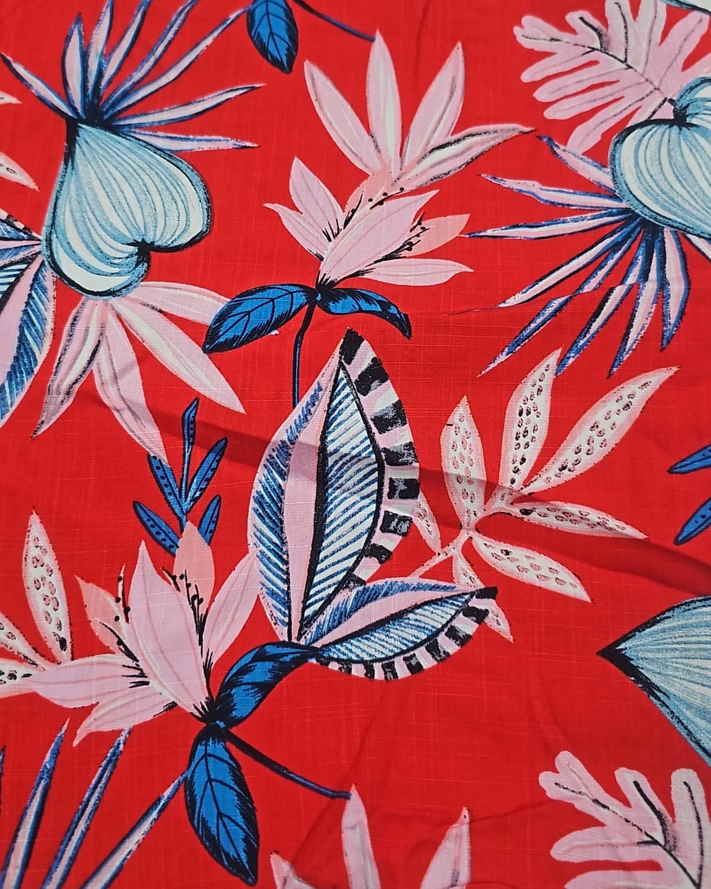 Viscolinho estampado fundo vermelho floral  - Largura 1,45 m x Comprimento 6,50 m 