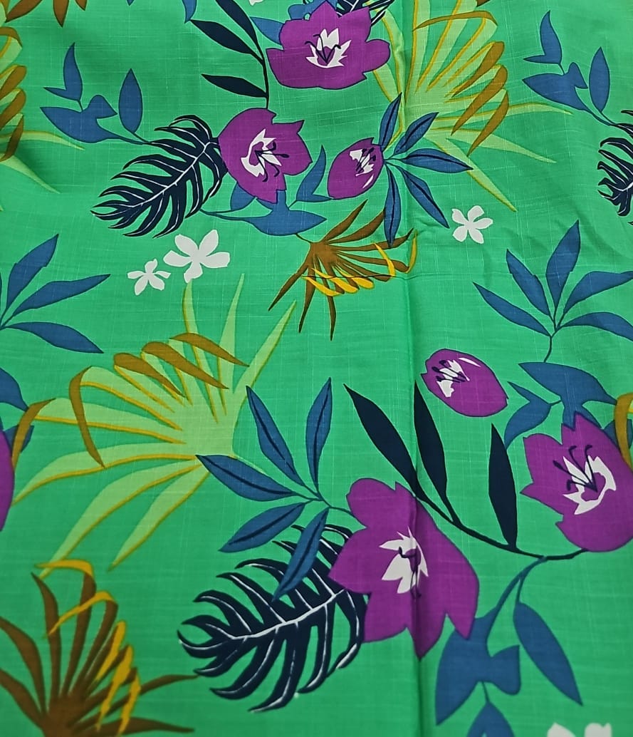 Viscolinho fundo verde com flores fucsia  - Largura 1,45 m x Comprimento 4 m 