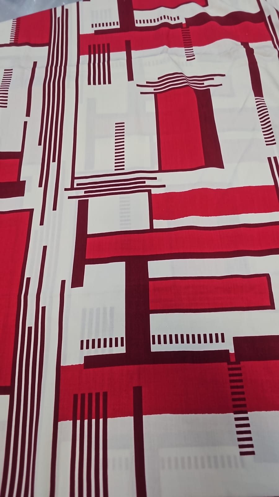 Viscose abstrat vermelho e creme - Comprimento 4 m x Largura 1,50 m 
