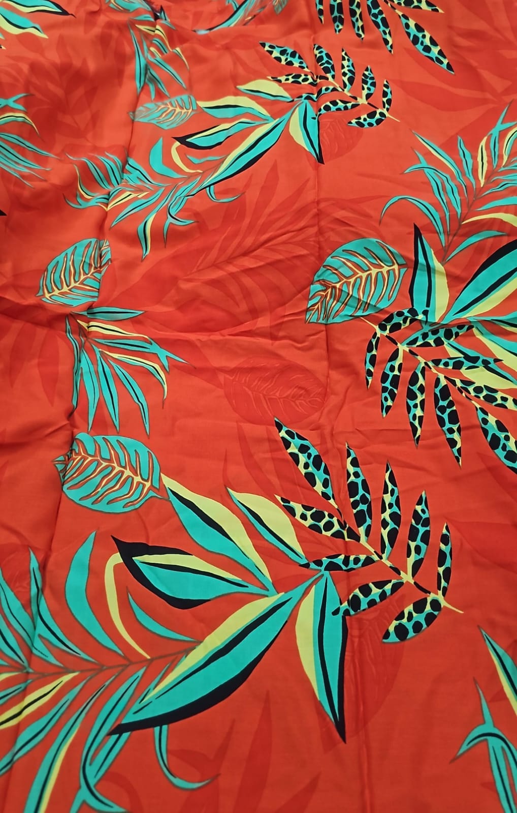 Viscose estampada fundo laranja floral verde - Largura 1,45 m x Comprimento 4 m 