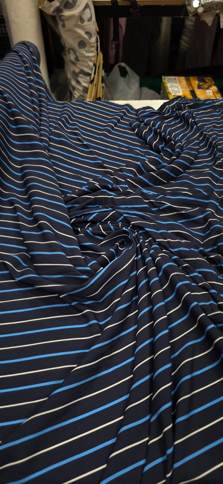 Viscose estampada listrada tons de azul - Comprimento 4 m x Largura 1,40 m 