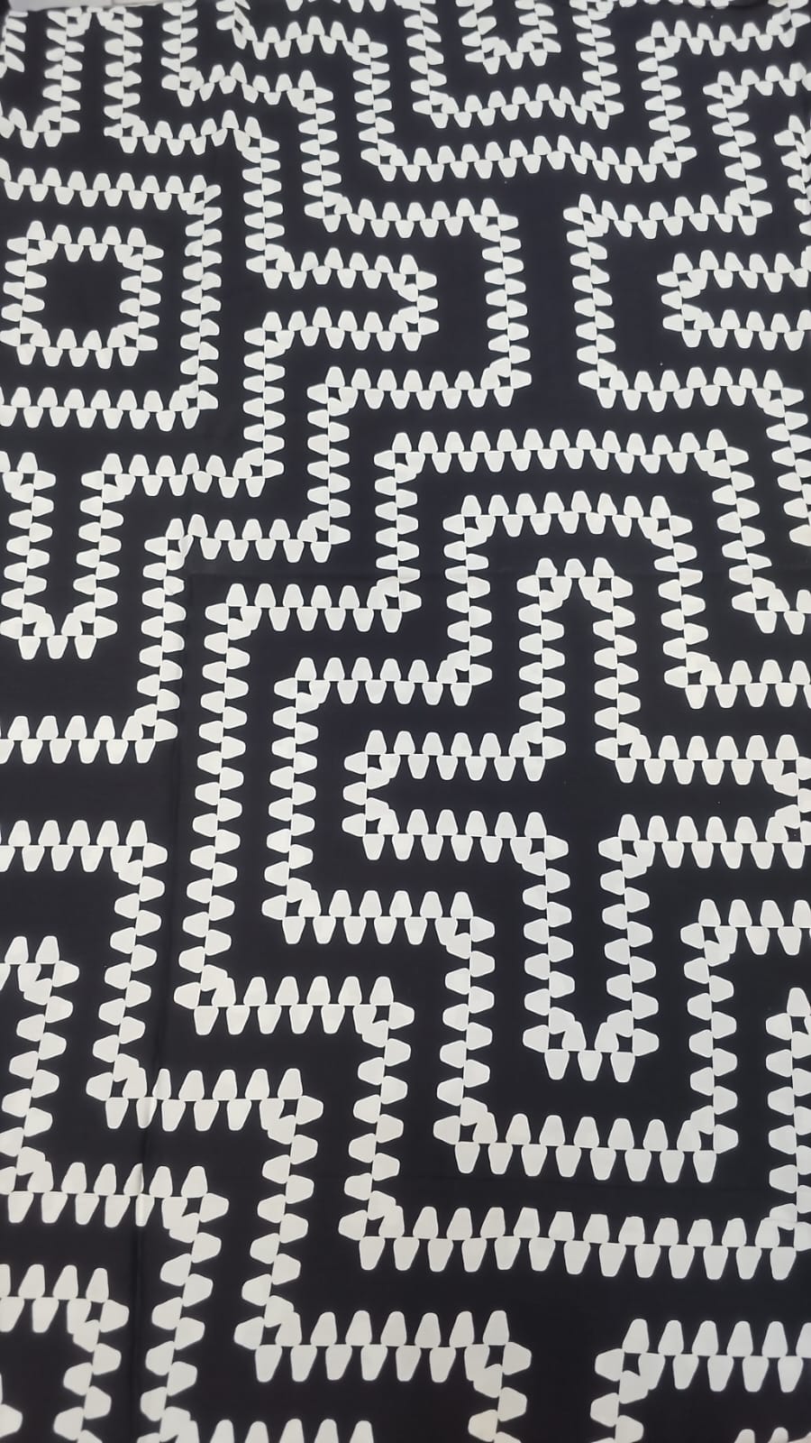 Viscose estampada preto e branco- Comprimento 4,50 m x Largura 1,50 m 