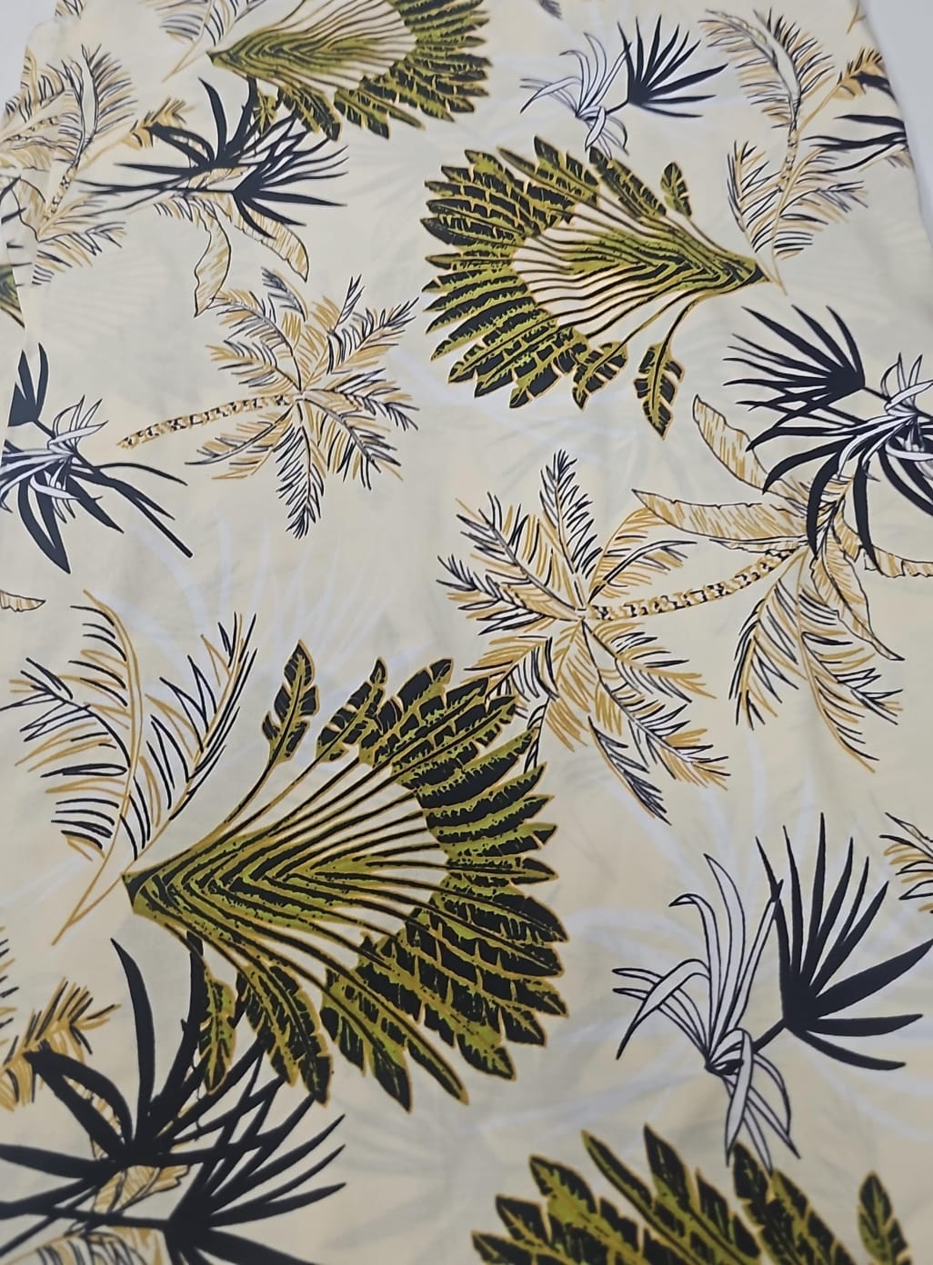 Viscose floral fundo creme  - Largura 1,45 m x Comprimento 3,60 m