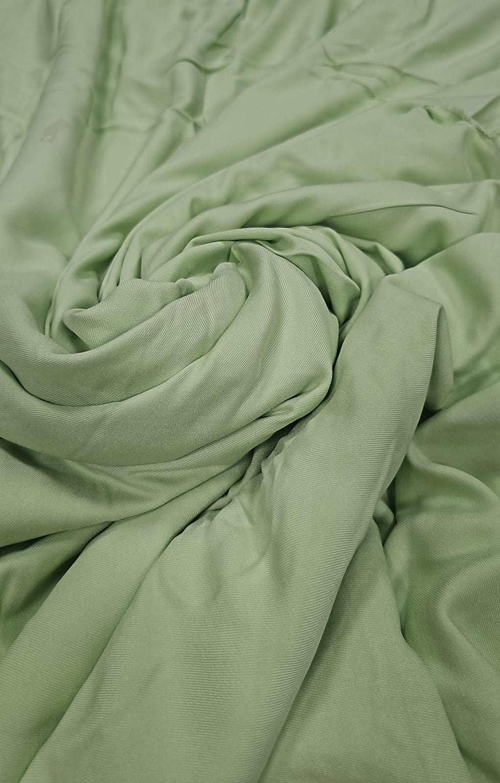Viscose sarjada maça  verde - Largura 1,48 m x Comprimento 5,20 m 