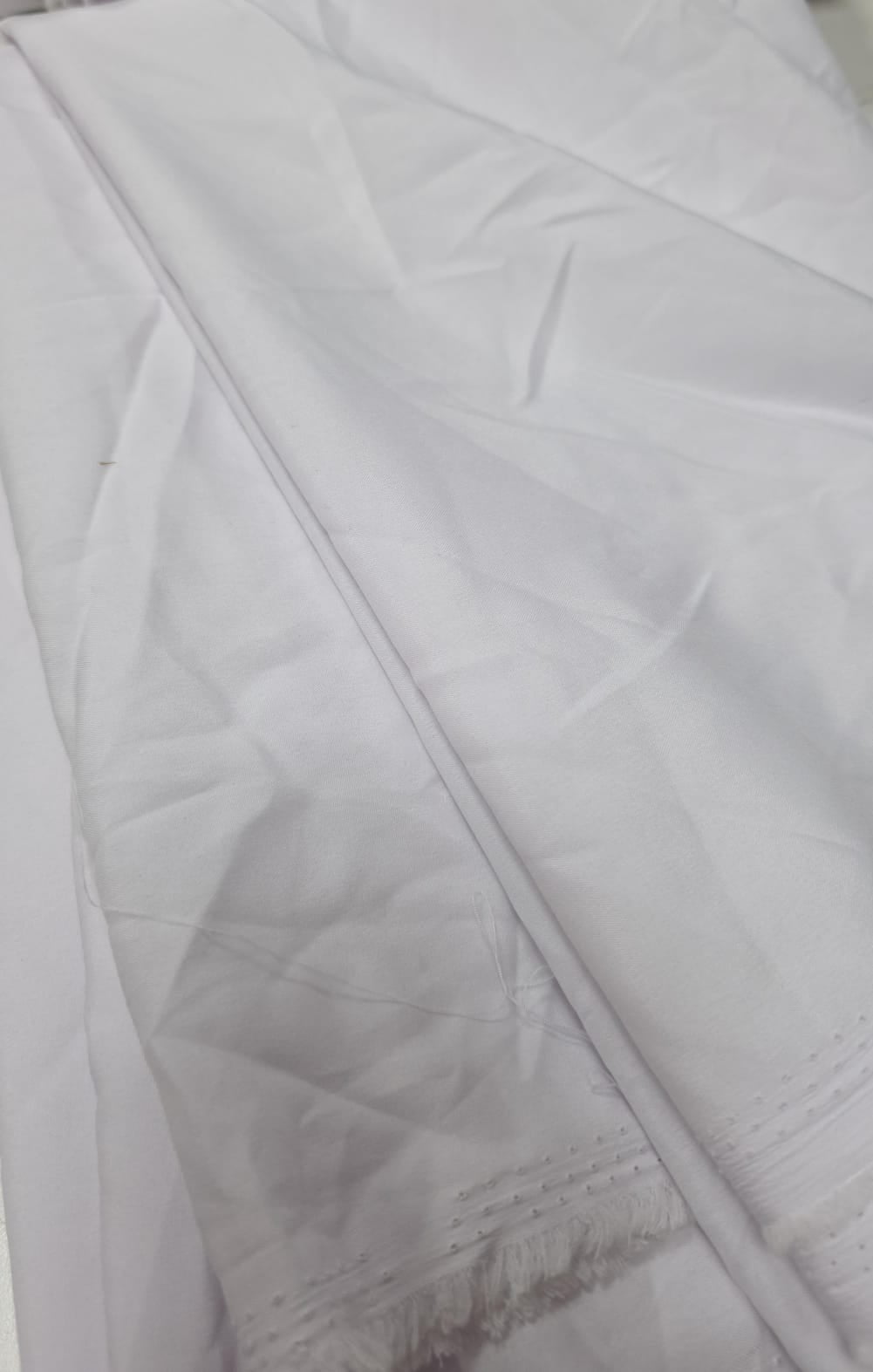 Viscose sarjada off - Comprimento 3,90 m x Largura 1,40 m