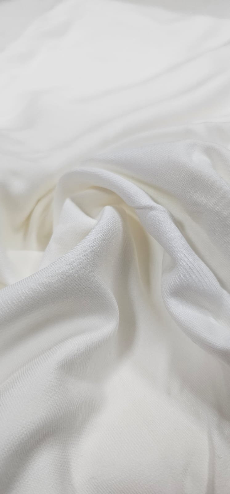 Viscose sarjada off white twill pesada - Largura 1,45 m x Comprimento 4 m 