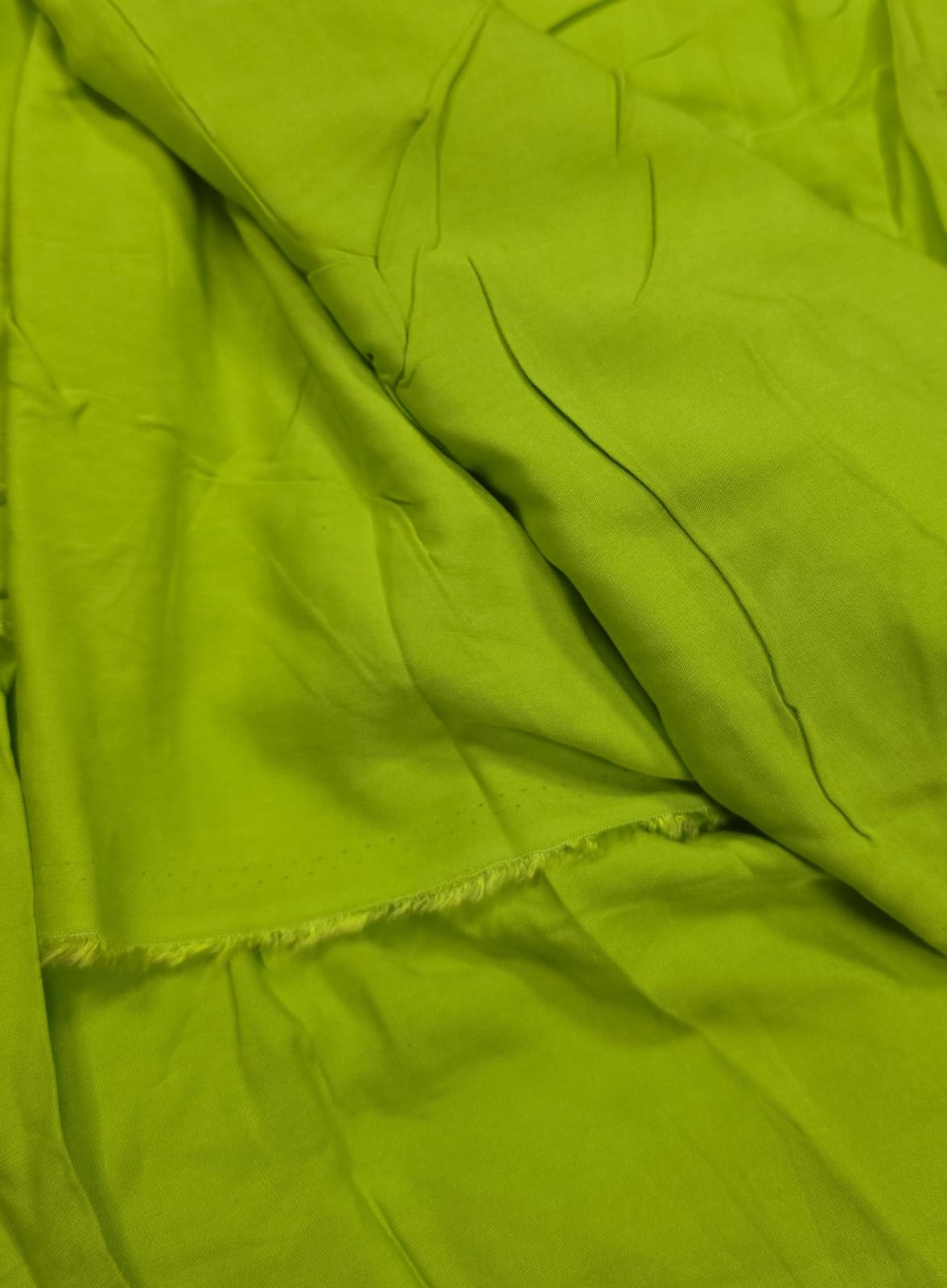 Viscose verde abacate com sujeira - Comprimento 4 m x Largura 1,40 m