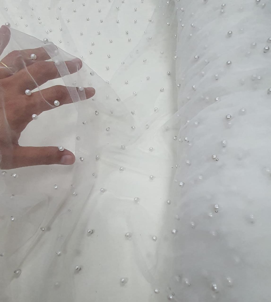 Tule Iluzione com Pérolas Branco - Só Tecidos - Todo site em 12x sem Juros!!, image size:1147x1280