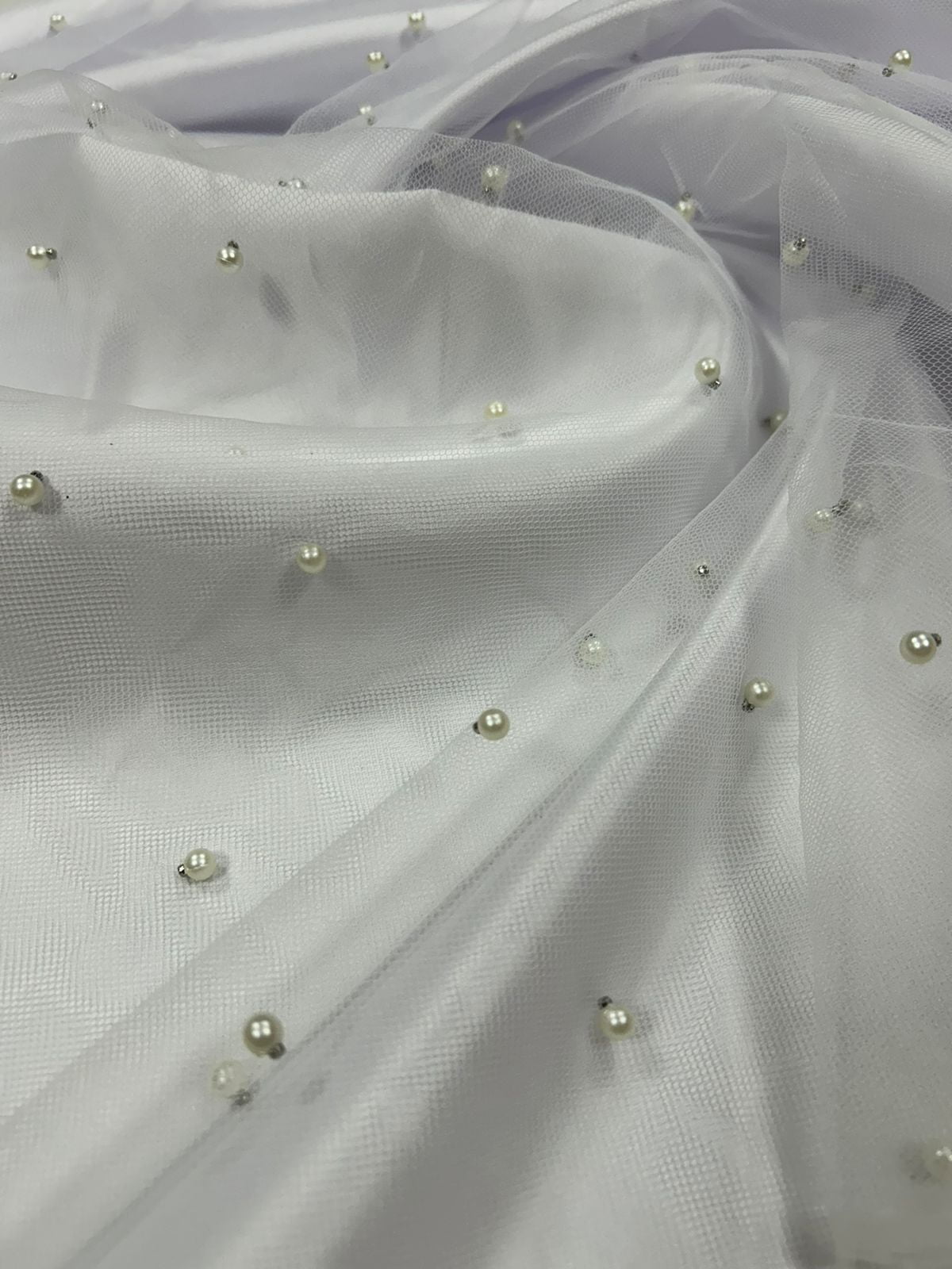 Tule Iluzione com Pérolas Off White - Só Tecidos - Todo site em 12x sem  Juros!!, image size:1200x1600