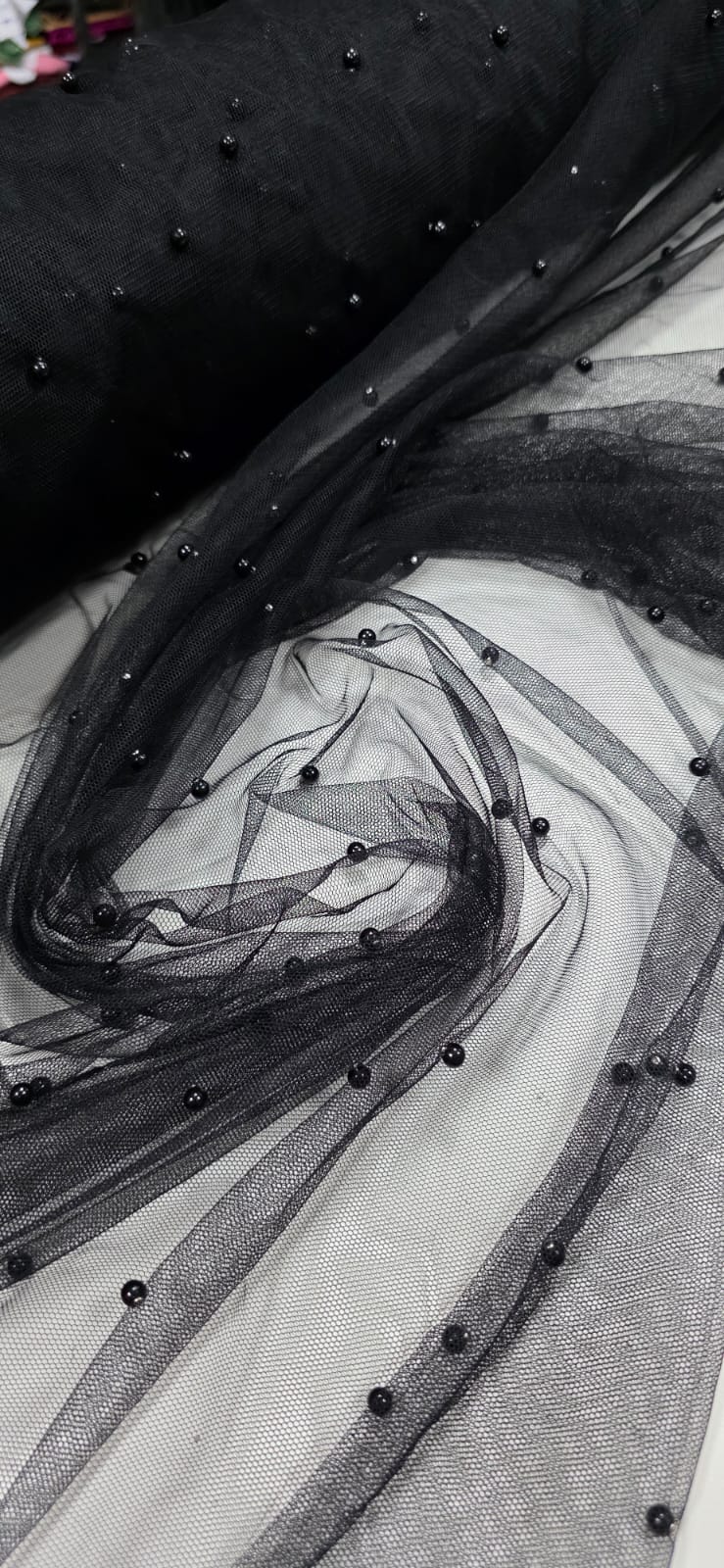 Tule com Pérolas Pretas