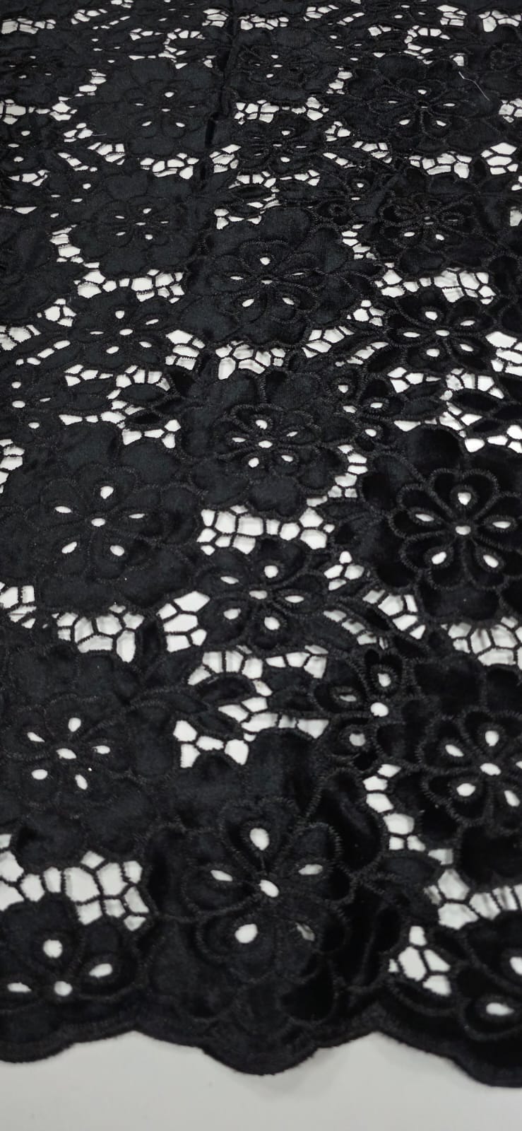 Renda Guipir Aveludada Preto Modelo 03