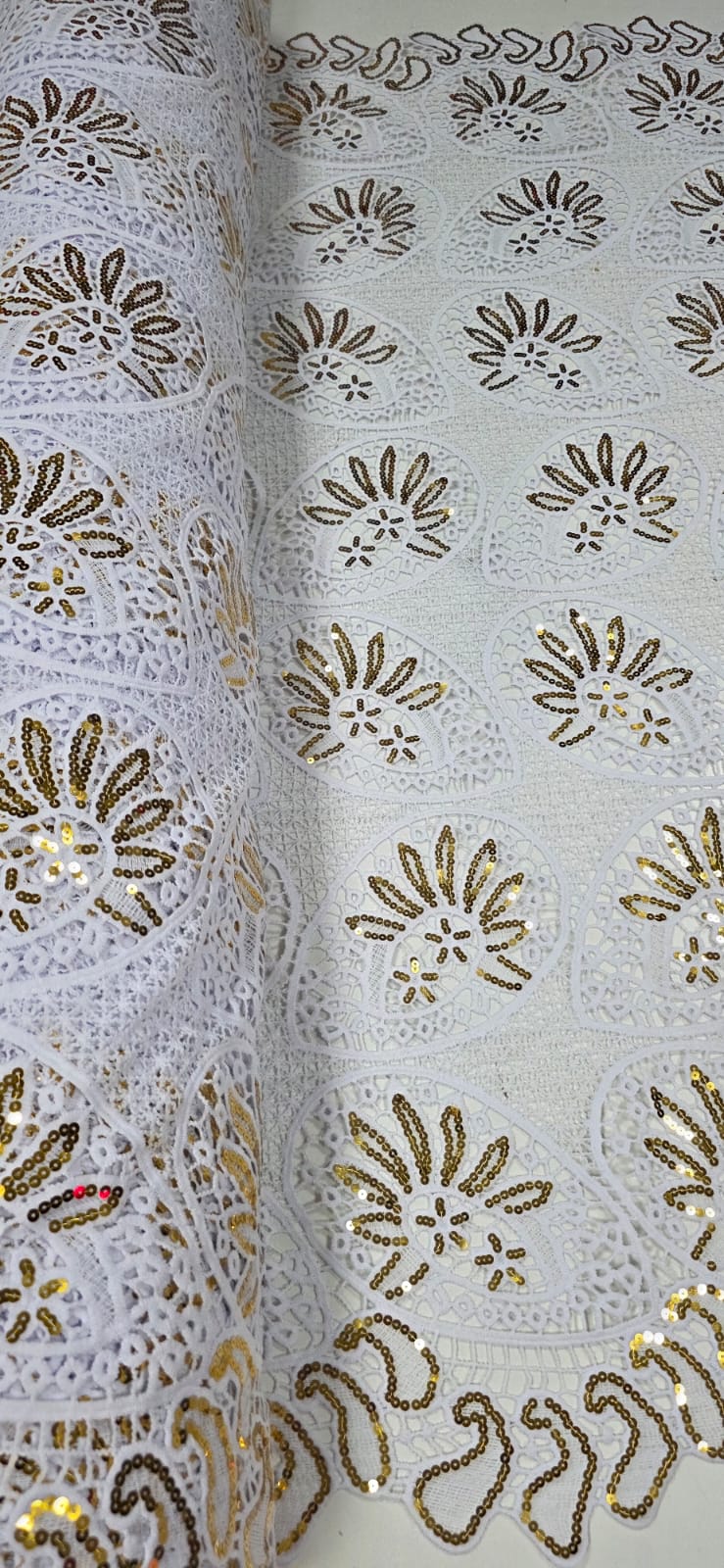 Renda Guipir Bordada Africana Branco com Dourado CL343