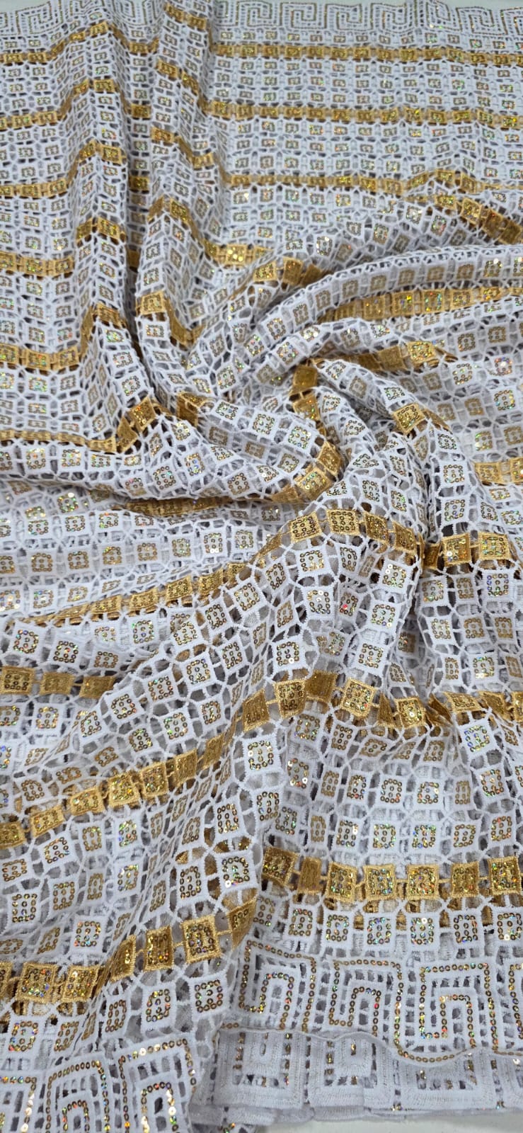 Renda Guipir Nigeriana Bordada Dourado com Branco Modelo 03 (corte de 4,50 m)