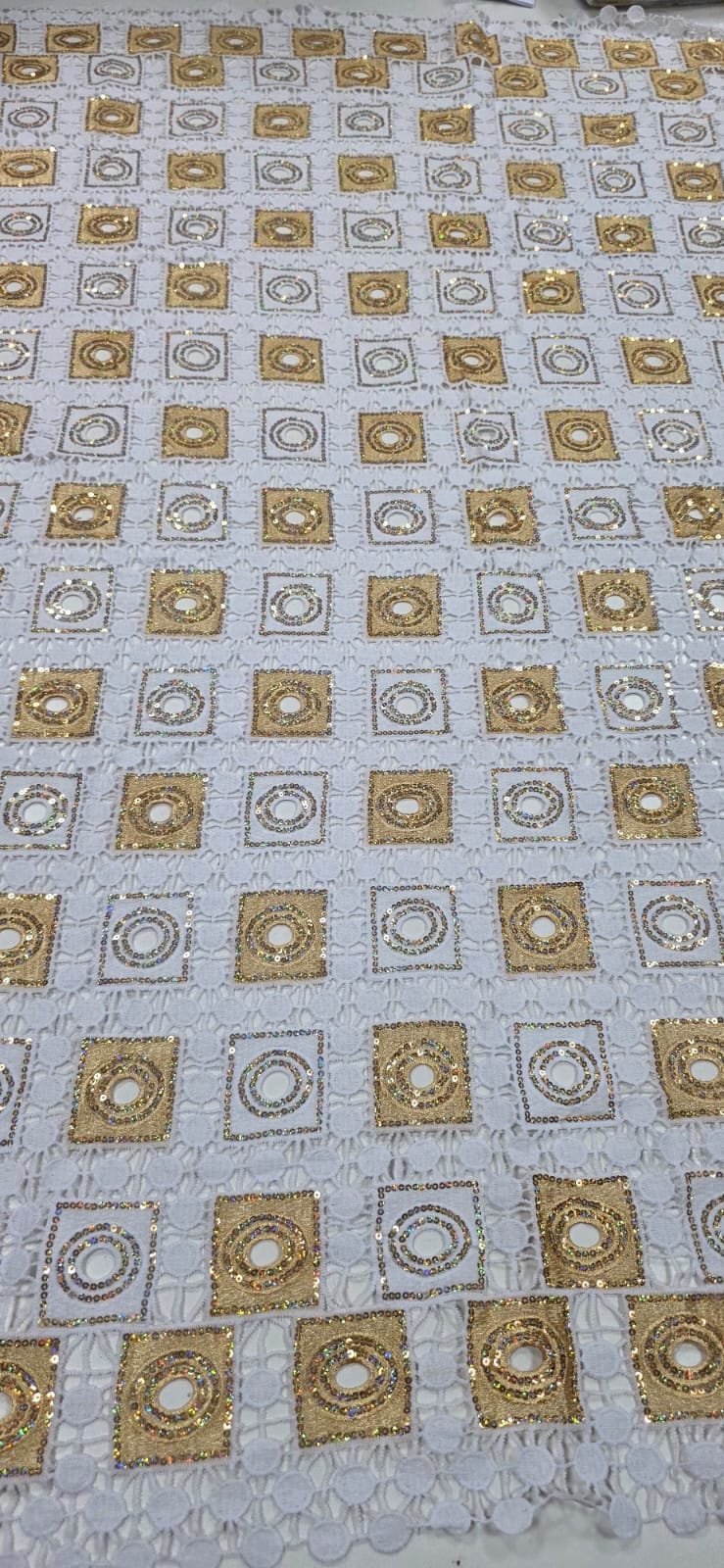 Renda Guipir Nigeriana Bordada Dourado com Branco Modelo 04 (corte de 4,50 m)