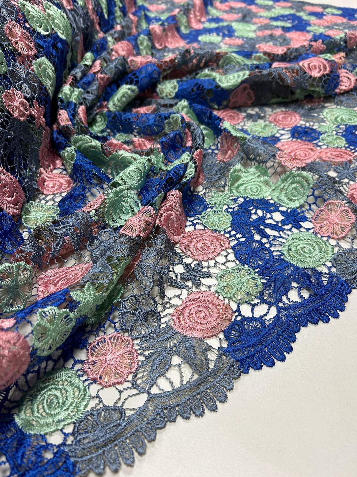 Renda Guipir Verão Multicolor Tons de Azul Royal/Verde Tiffany/Rosa