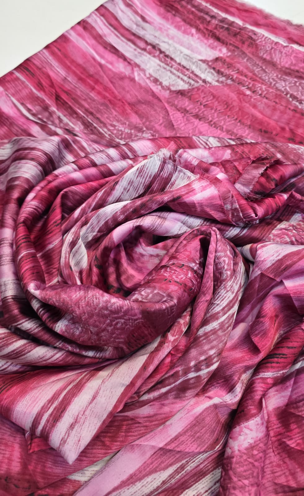 Seda gloss mistik tons de rosa e vermelho  - Largura 1,45 m x Comprimento 2,20 m