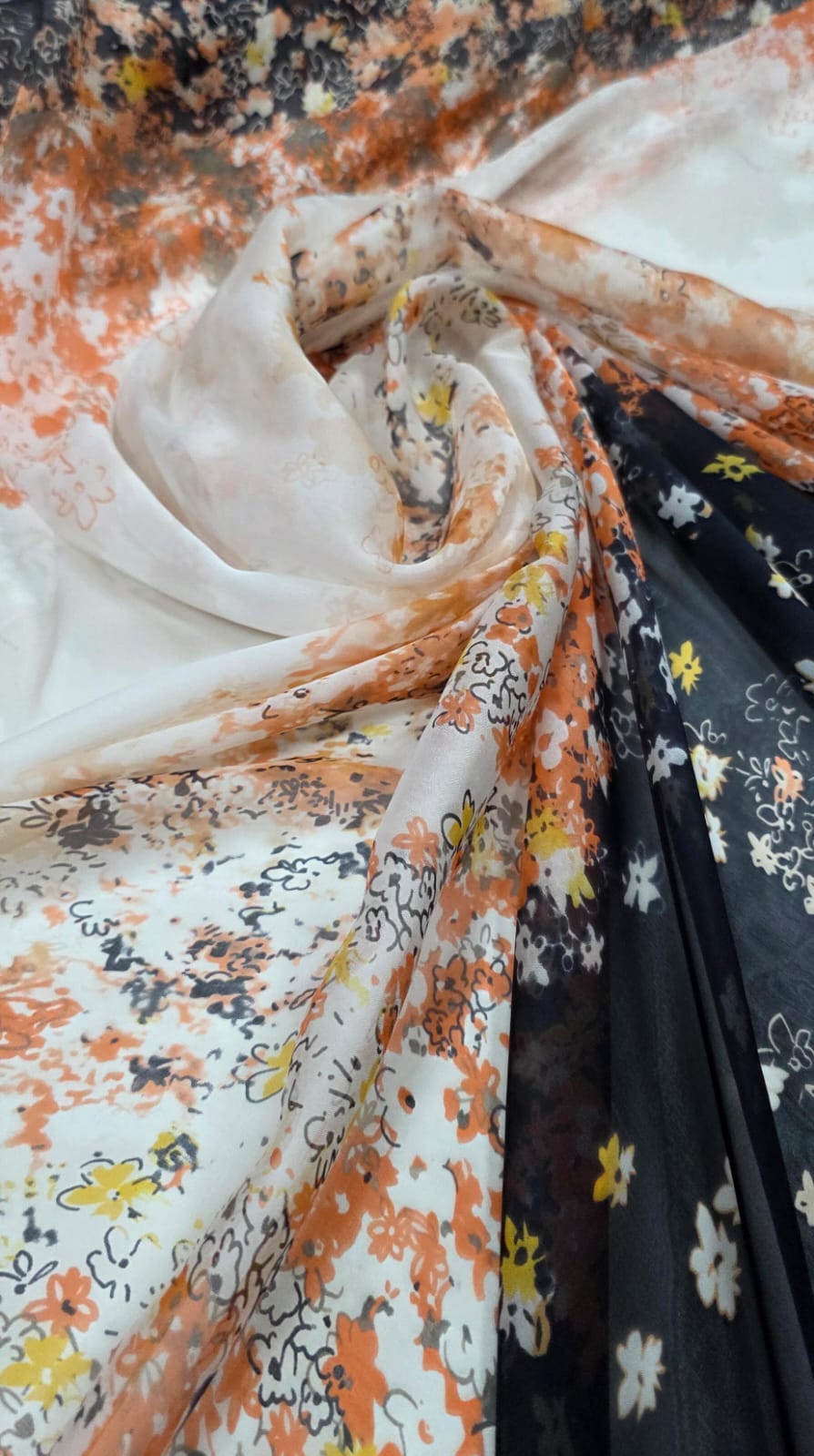 Chiffon de Seda Pura Estampado Floral Laranja e Preto 06