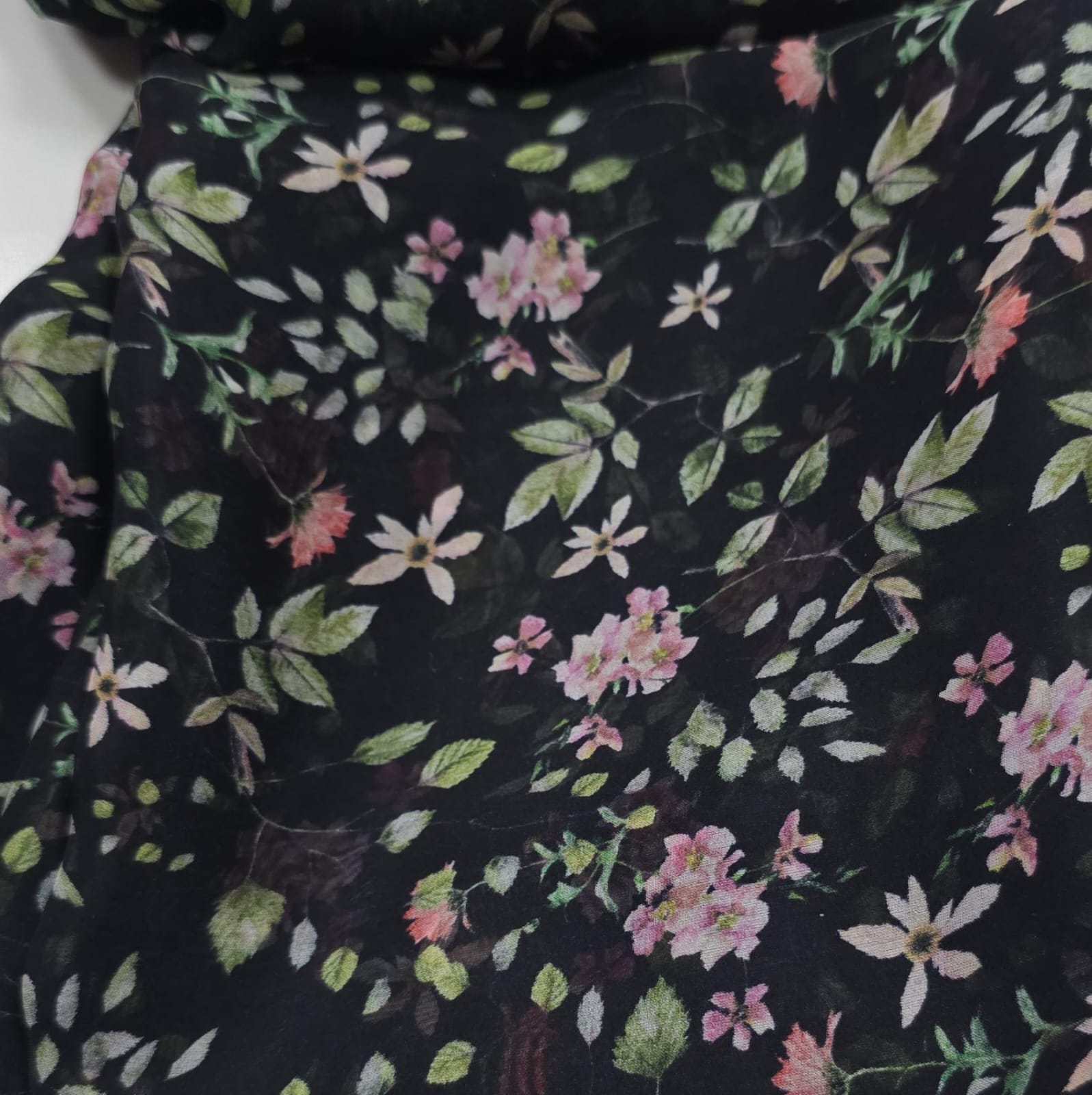 Chiffon de seda pura italiana fundo folhas verdes - Comprimento 2 m x Largura 1,40 m 