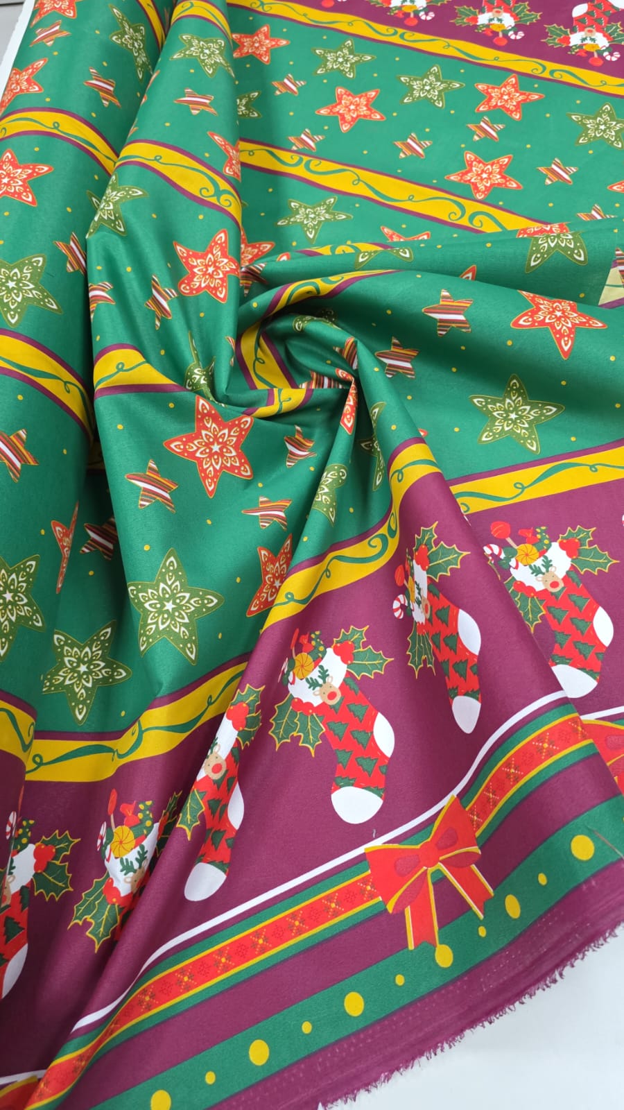 Tergal Natalino Barrado Estrelas Fundo Verde 05