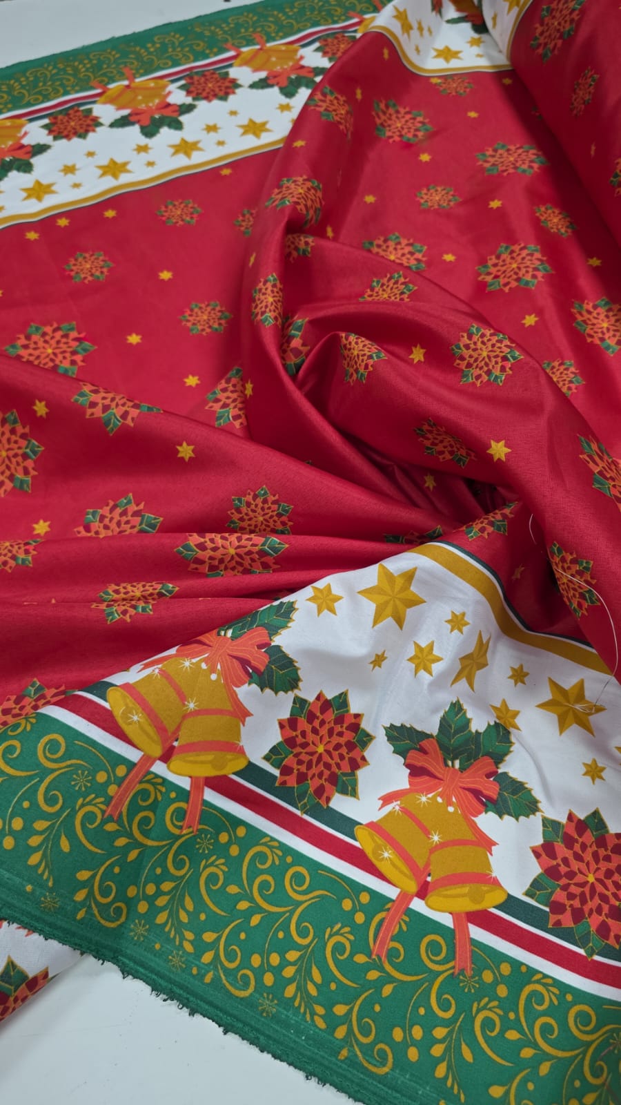 Tergal Natalino Flores Barrado Fundo Vermelho 10