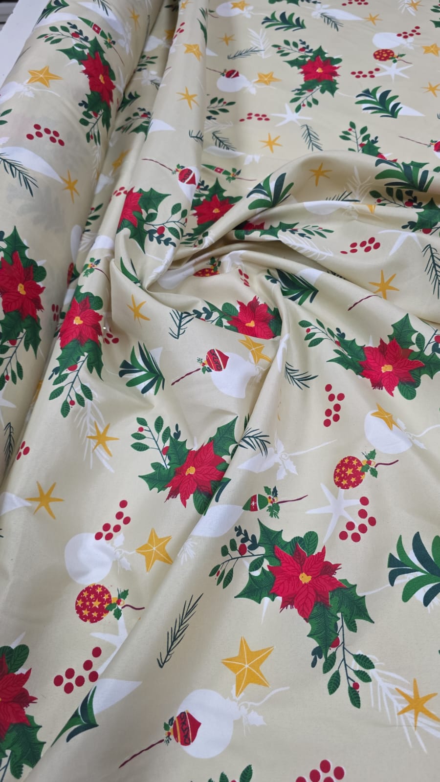 Tergal Natalino Flores Fundo Creme 15