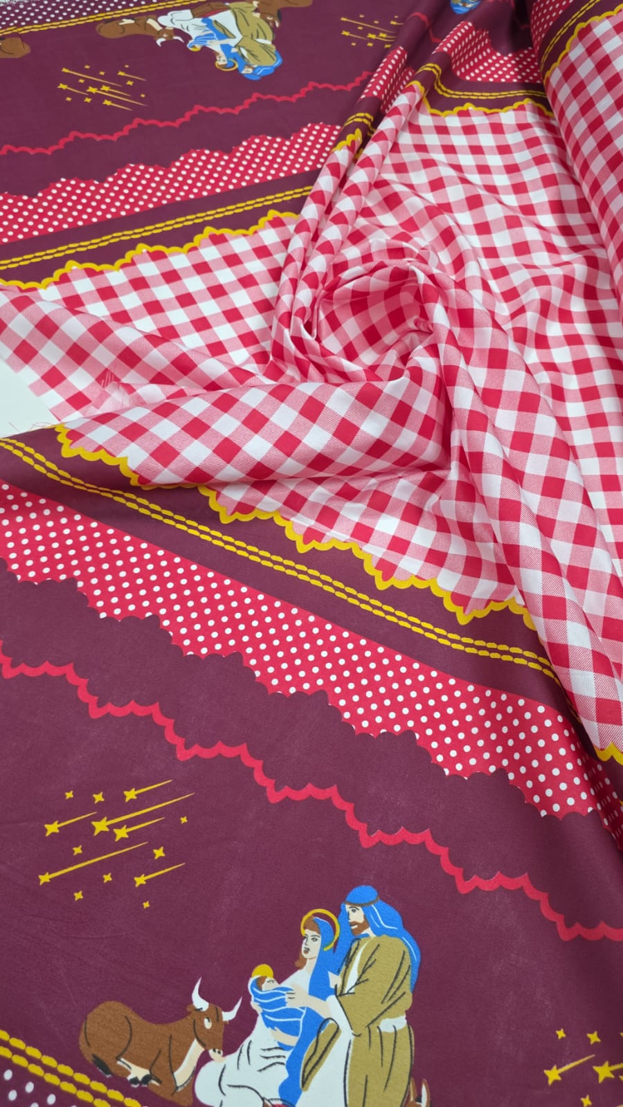 Tergal Natalino Xadrez  Barrado Fundo Vermelho 09